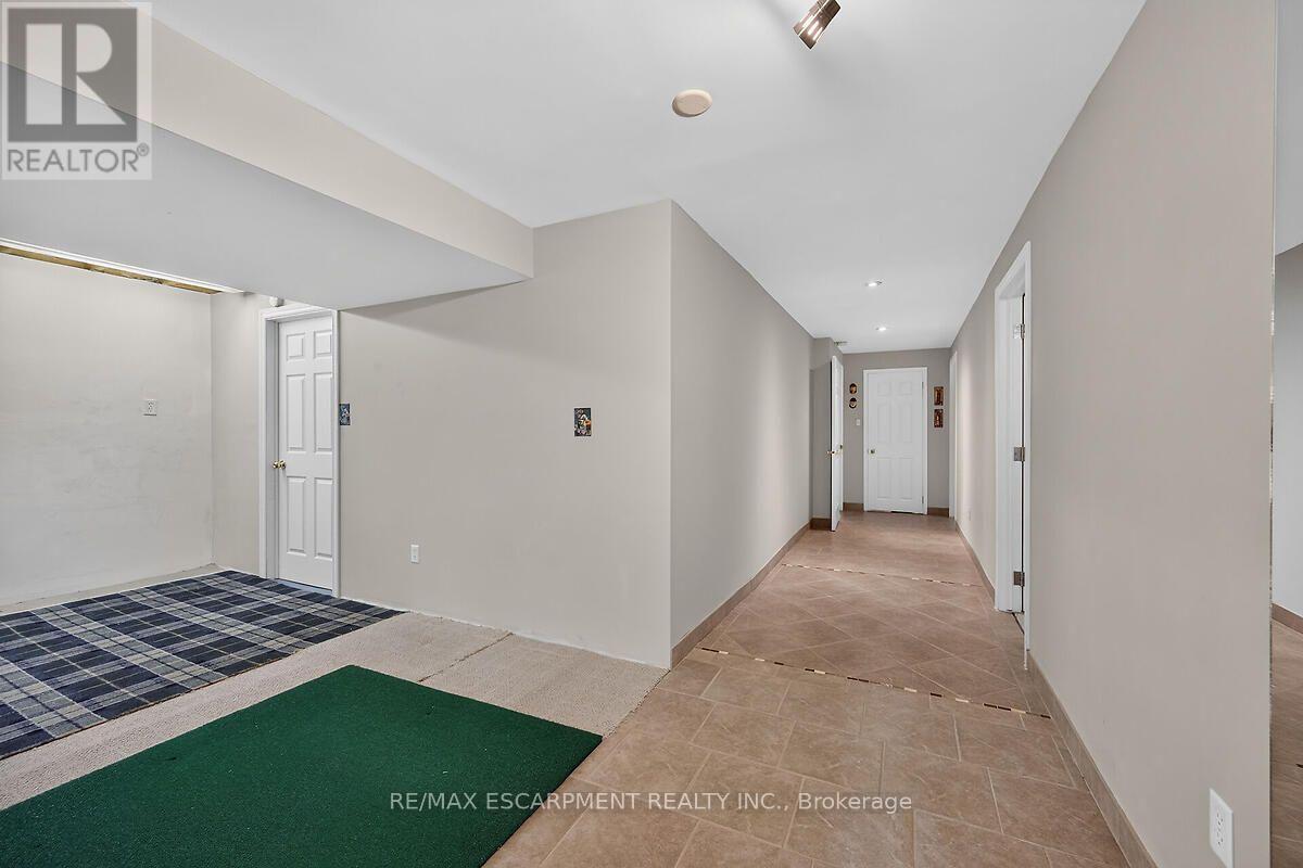 25 Eric Burke Court, Hamilton, ON - Indoor Photo Showing Other Room