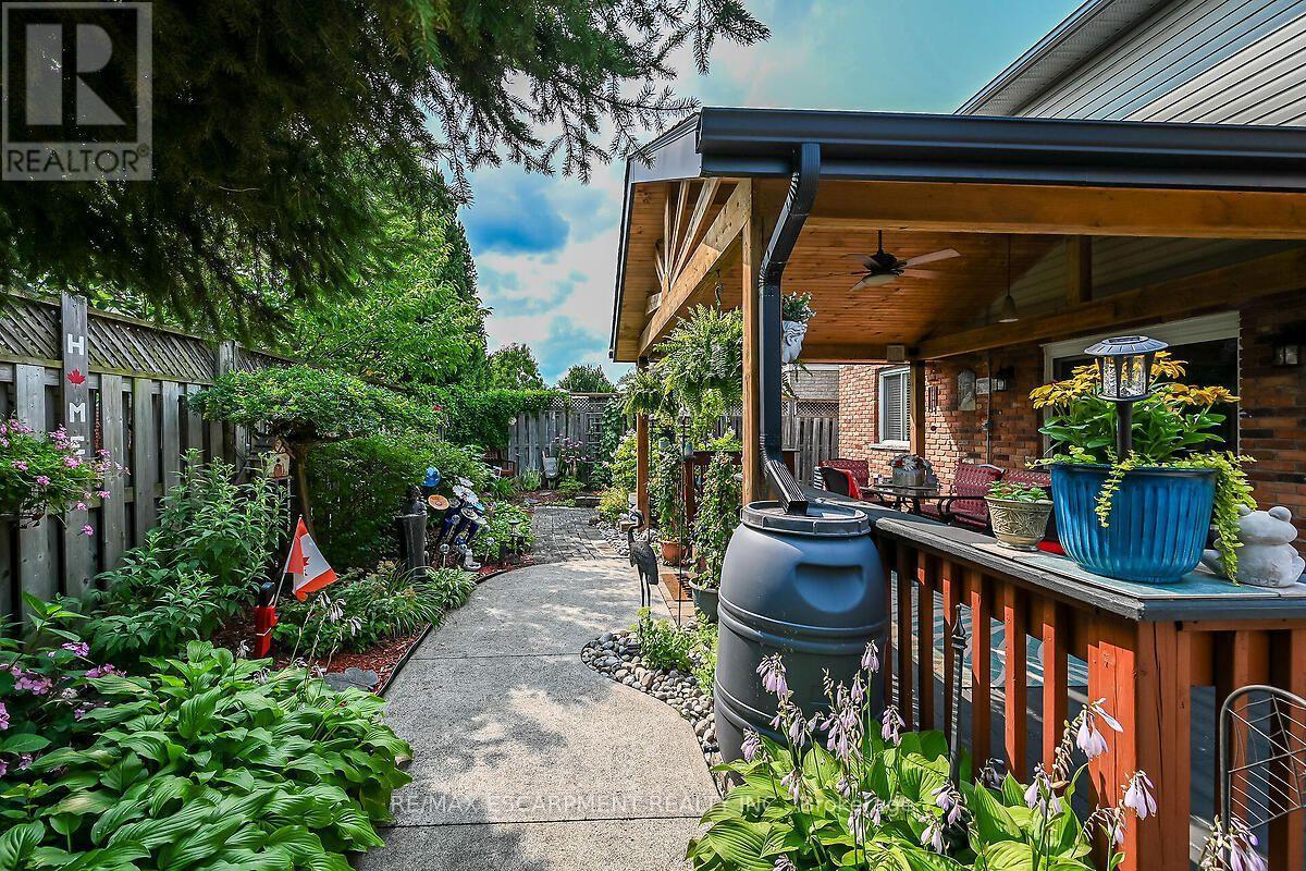 25 Eric Burke Court, Hamilton, ON - Outdoor