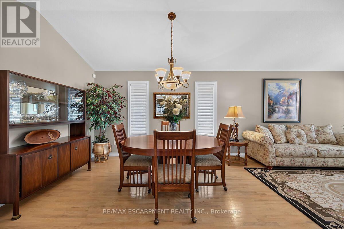25 Eric Burke Court, Hamilton, ON - Indoor