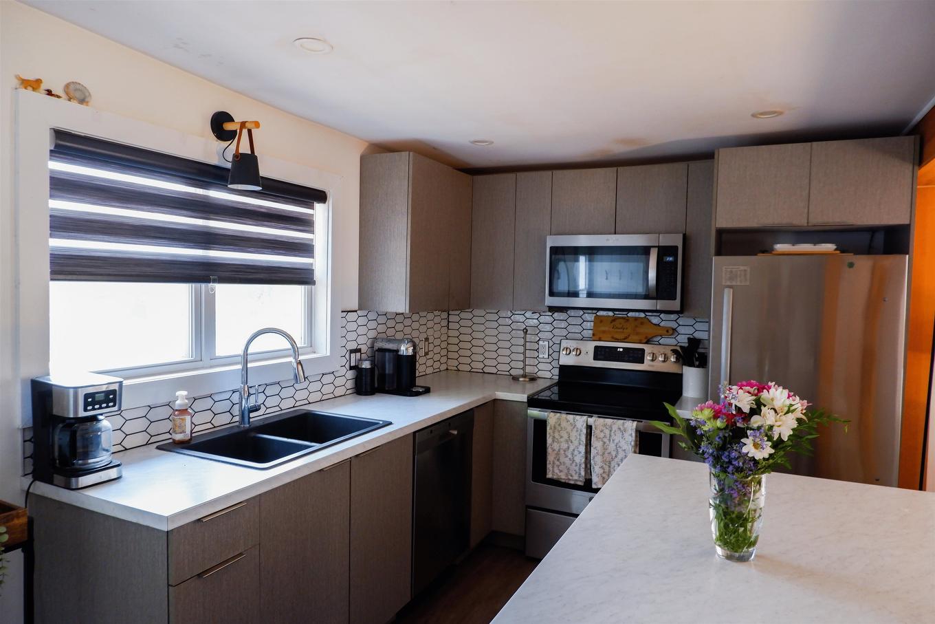 106 Spring Park Road, Charlottetown, PE - Indoor Photo Showing Kitchen With Double Sink With Upgraded Kitchen
