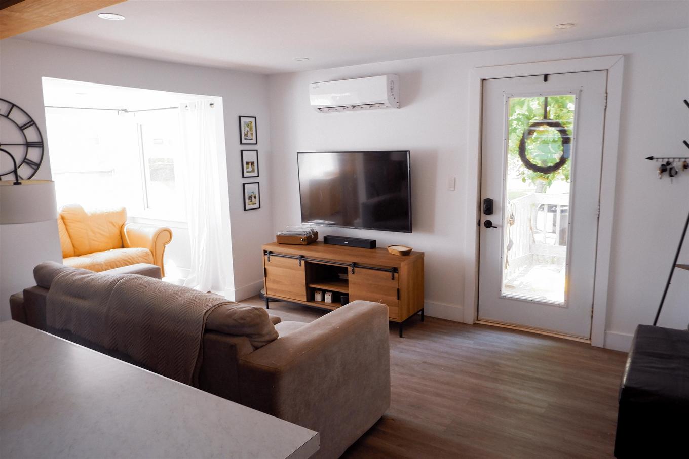 106 Spring Park Road, Charlottetown, PE - Indoor Photo Showing Living Room