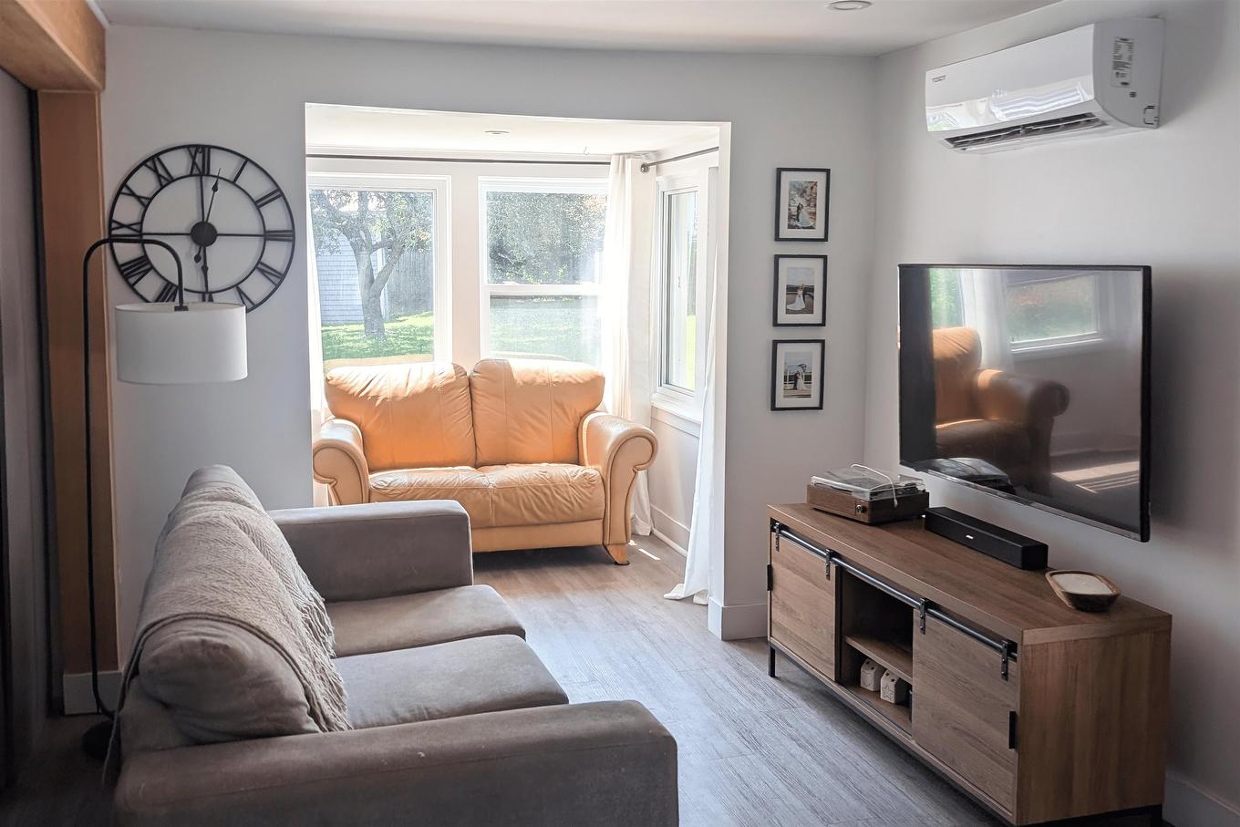106 Spring Park Road, Charlottetown, PE - Indoor Photo Showing Living Room