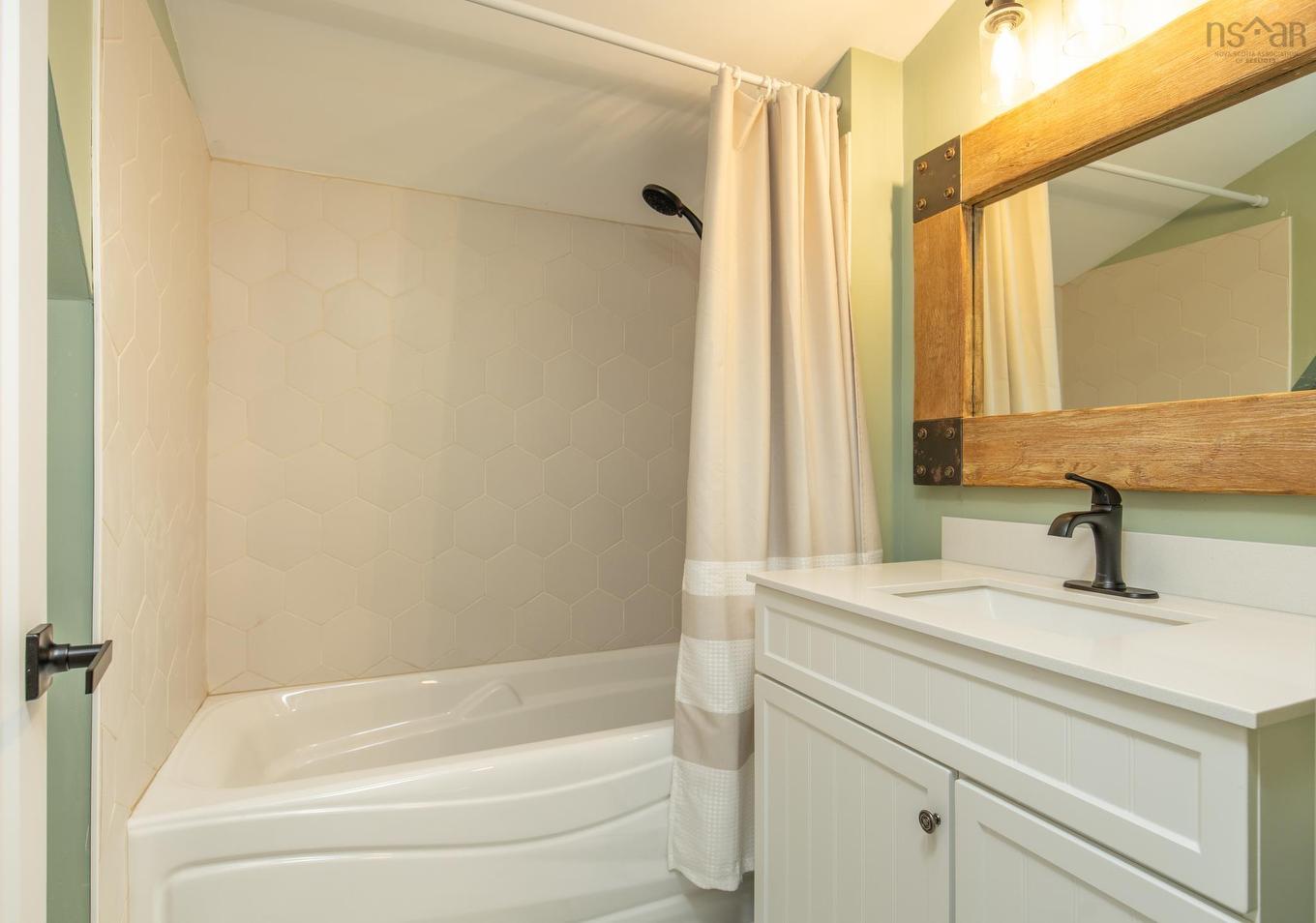 17 Hardwood Lane South Branch, Forest Glen, NS - Indoor Photo Showing Bathroom