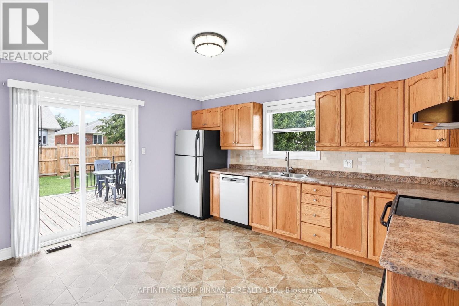 186 Mclaughlin Road, Kawartha Lakes (Lindsay), ON - Indoor Photo Showing Kitchen With Double Sink
