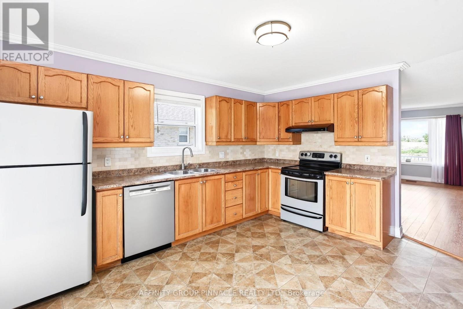 186 Mclaughlin Road, Kawartha Lakes (Lindsay), ON - Indoor Photo Showing Kitchen With Double Sink