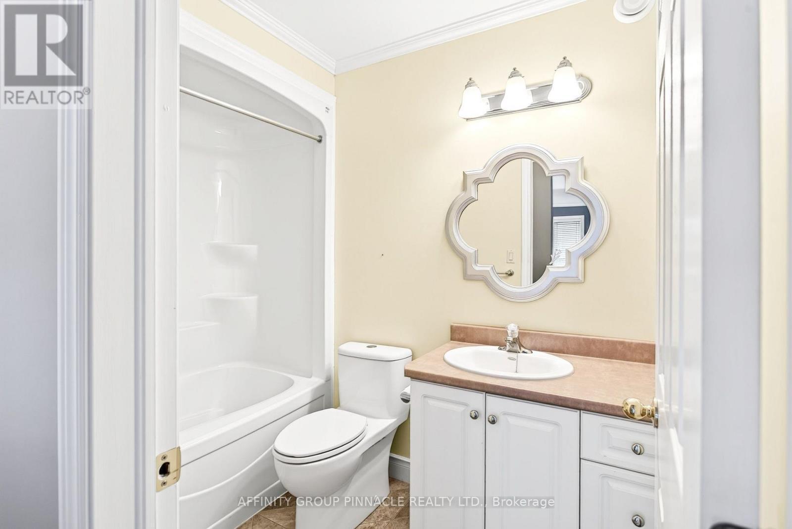 186 Mclaughlin Road, Kawartha Lakes (Lindsay), ON - Indoor Photo Showing Bathroom