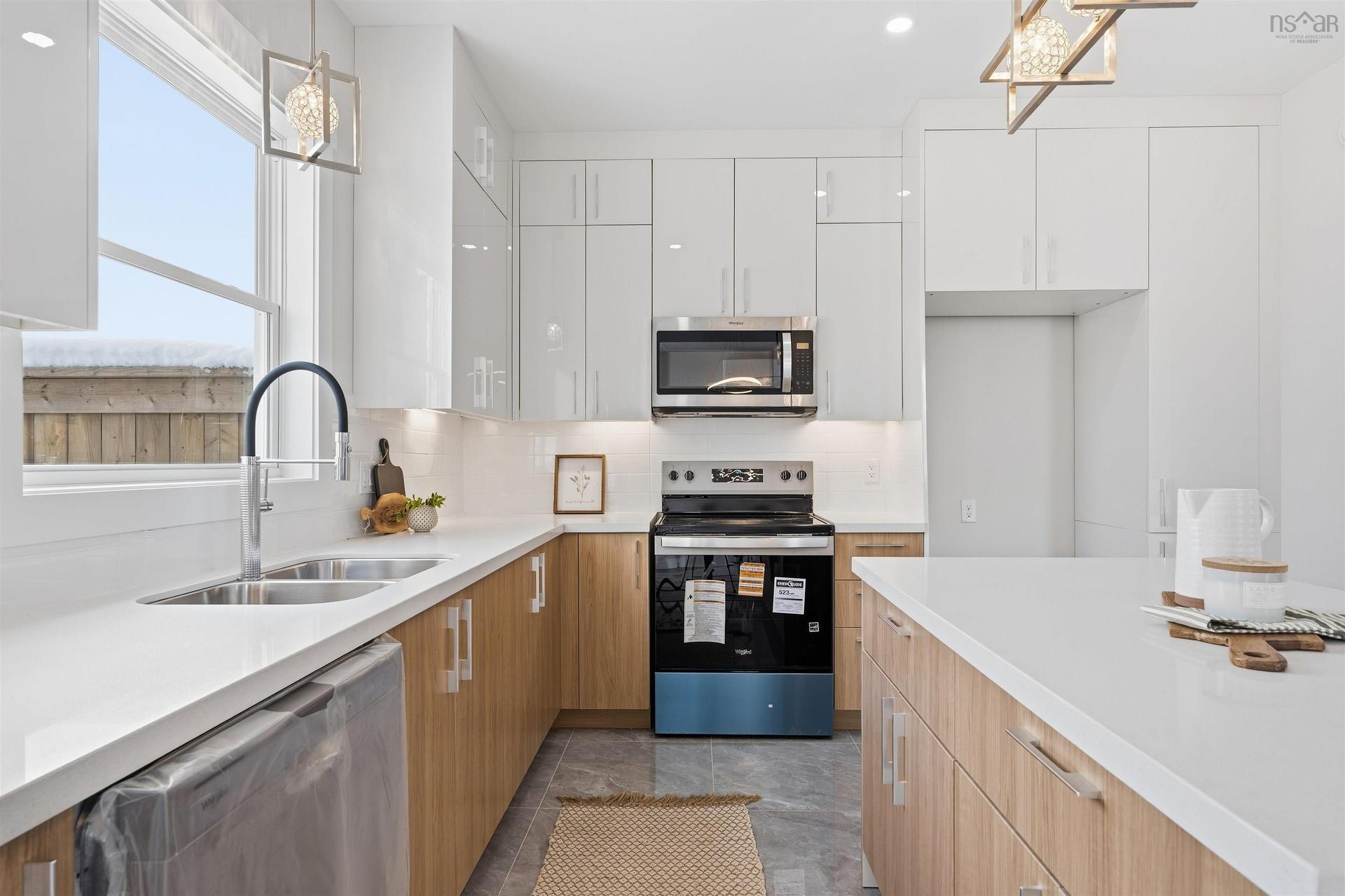 21 Zeppelin Crescent, Beechville, NS - Indoor Photo Showing Kitchen With Double Sink With Upgraded Kitchen