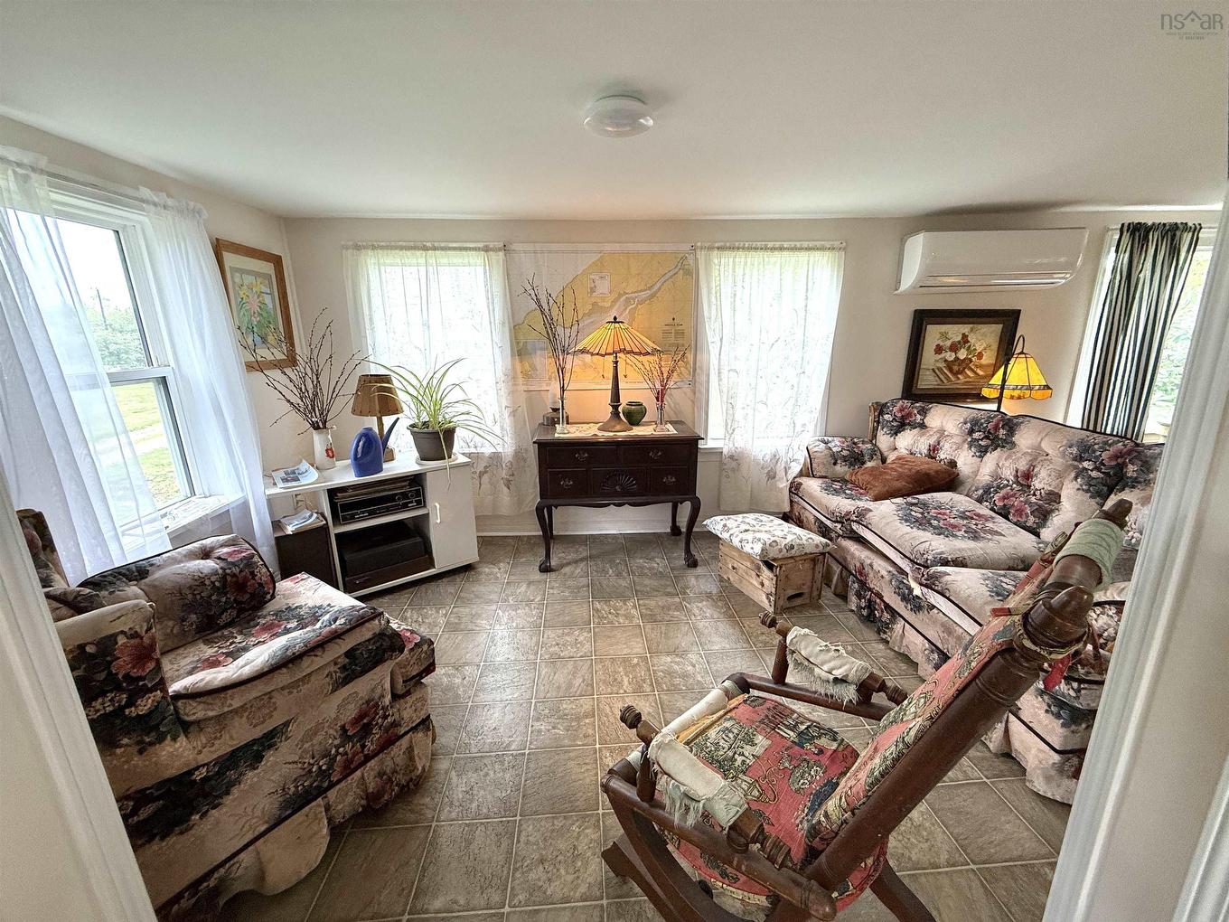 345 French Road, Plympton, NS - Indoor Photo Showing Living Room
