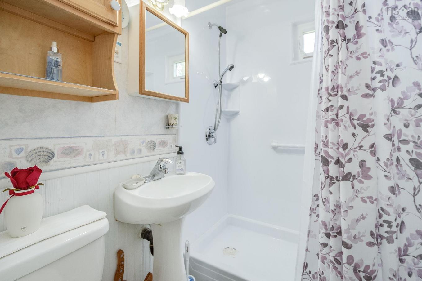 13 Campbells Lane, New Glasgow, NS - Indoor Photo Showing Bathroom
