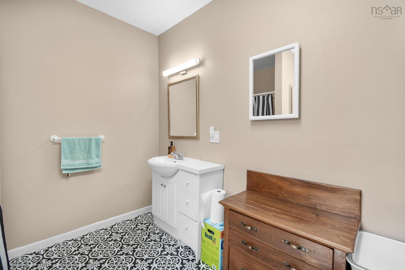 301 Town Road, Falmouth, NS - Indoor Photo Showing Bathroom