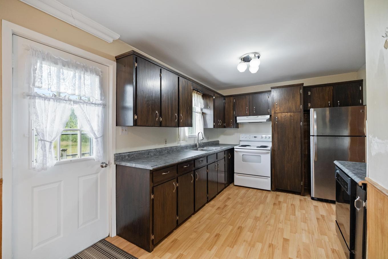 3179 Five Houses Road, Fort Augustus, PE - Indoor Photo Showing Kitchen With Double Sink
