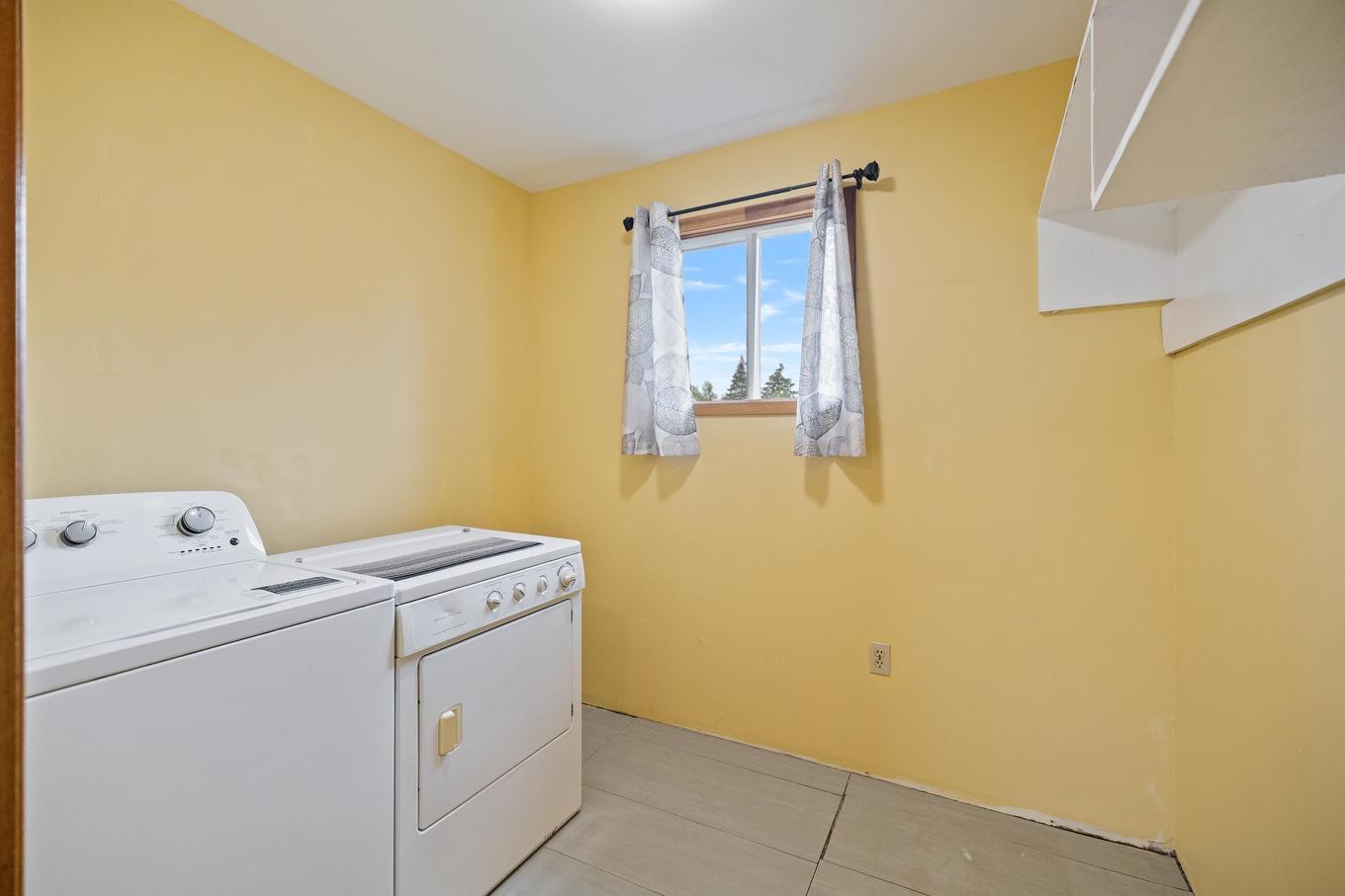 3179 Five Houses Road, Fort Augustus, PE - Indoor Photo Showing Laundry Room