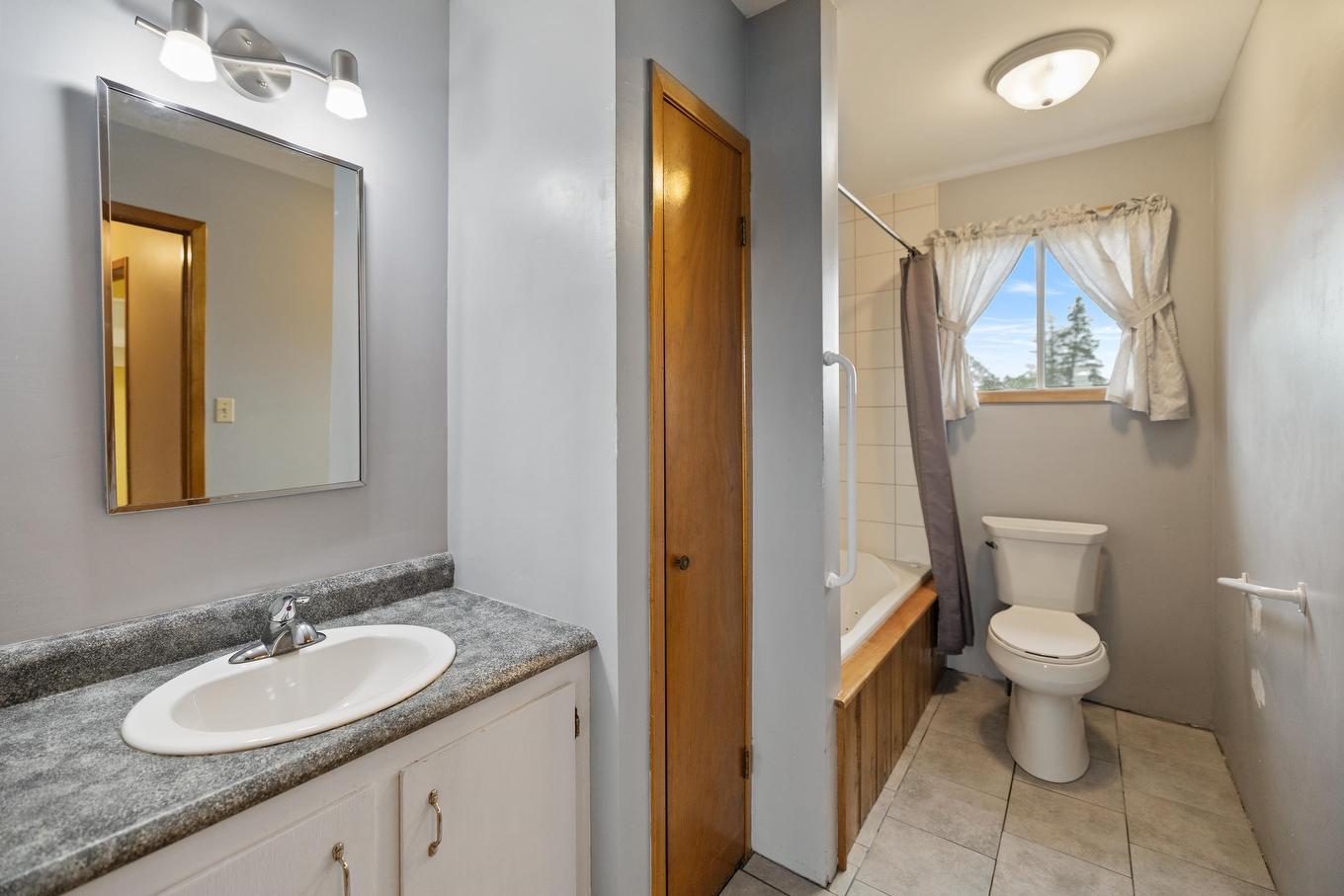 3179 Five Houses Road, Fort Augustus, PE - Indoor Photo Showing Bathroom