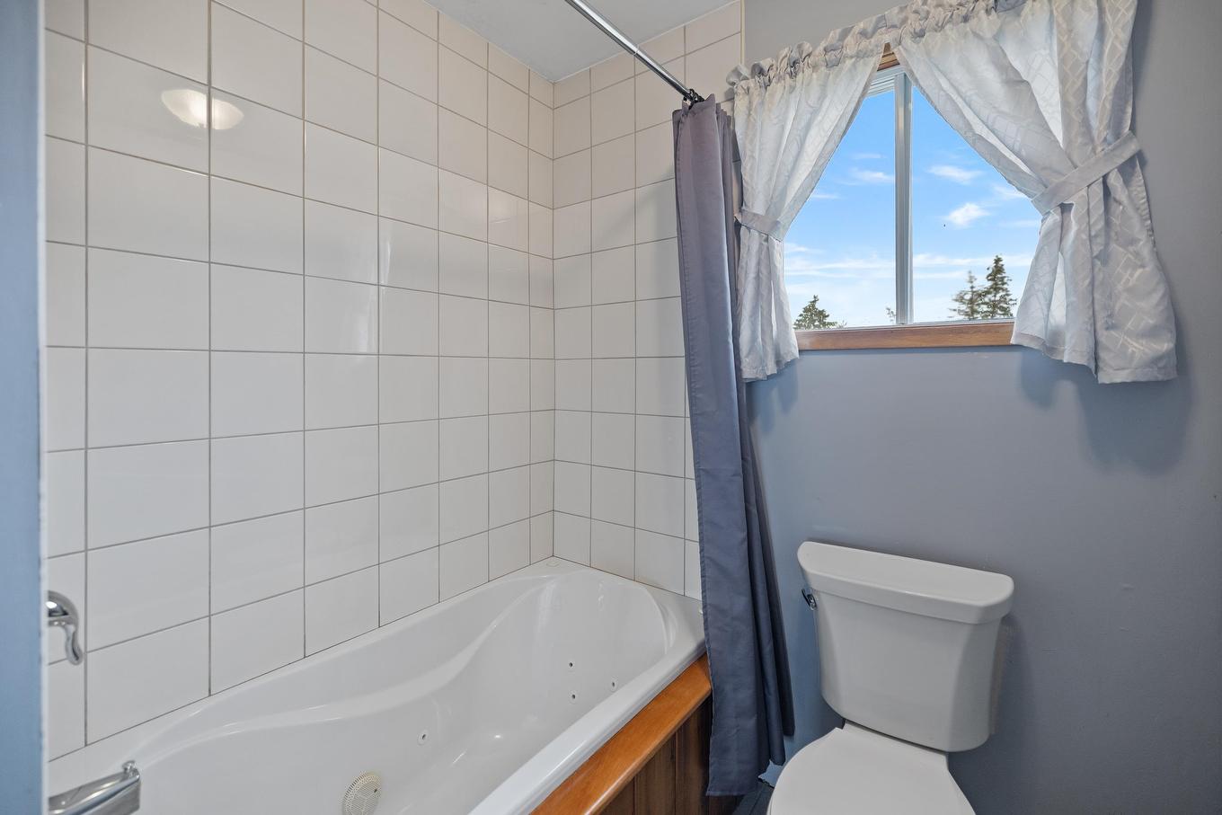 3179 Five Houses Road, Fort Augustus, PE - Indoor Photo Showing Bathroom