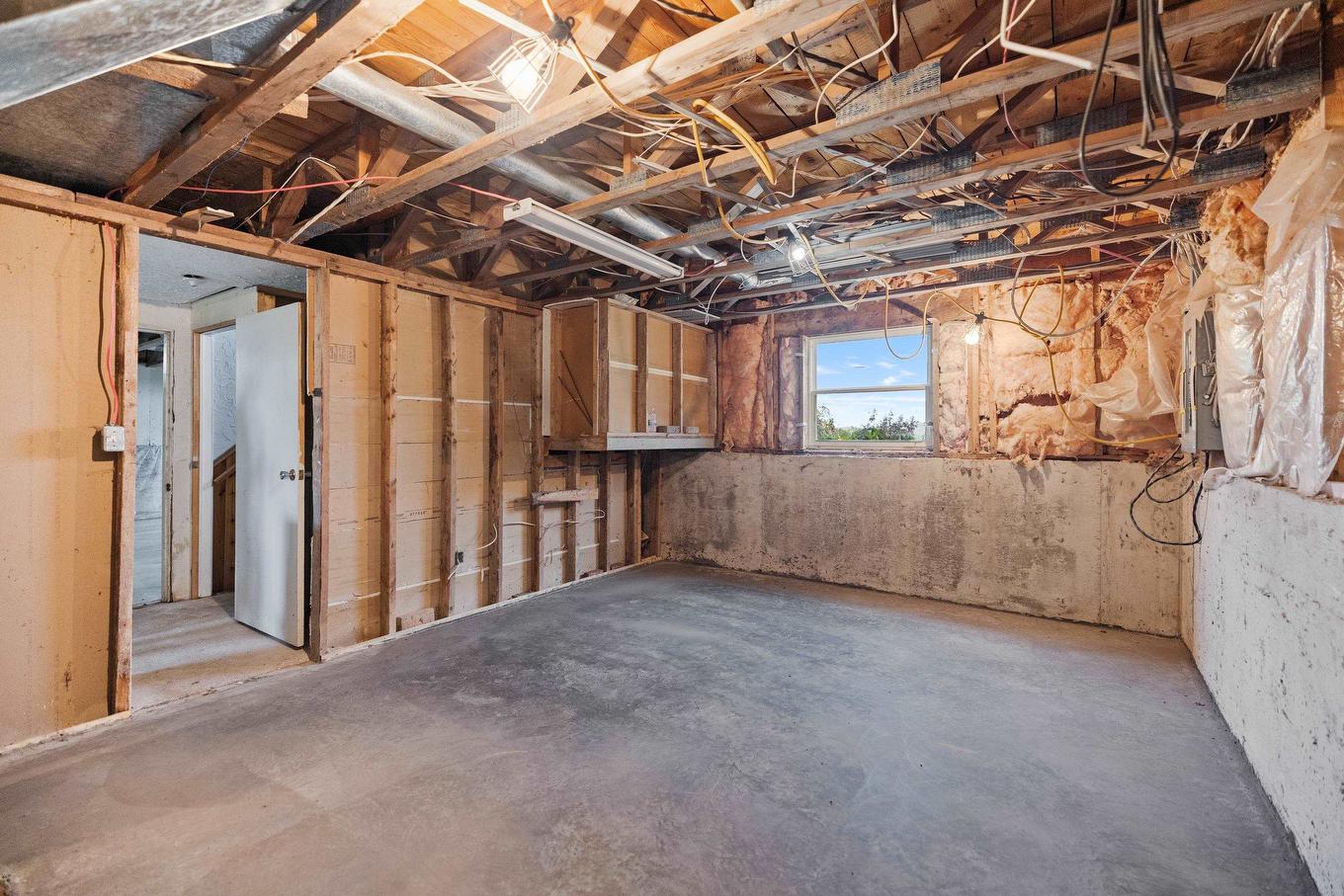 3179 Five Houses Road, Fort Augustus, PE - Indoor Photo Showing Basement