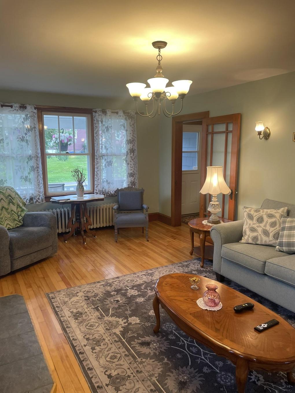 11 Belle Avenue, Souris, PE - Indoor Photo Showing Living Room