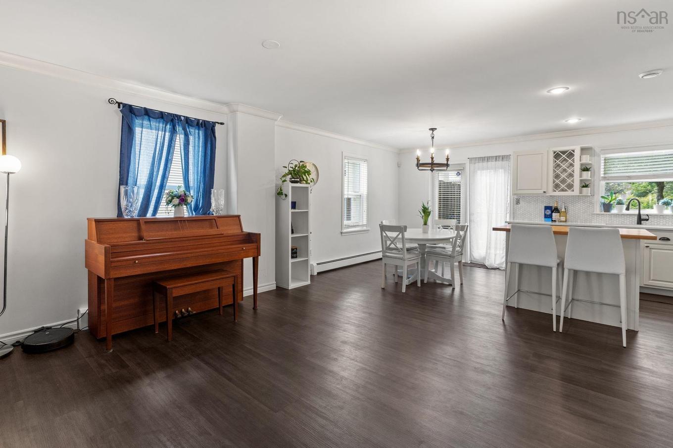 72 Fleetview Drive, Halifax, NS - Indoor Photo Showing Living Room