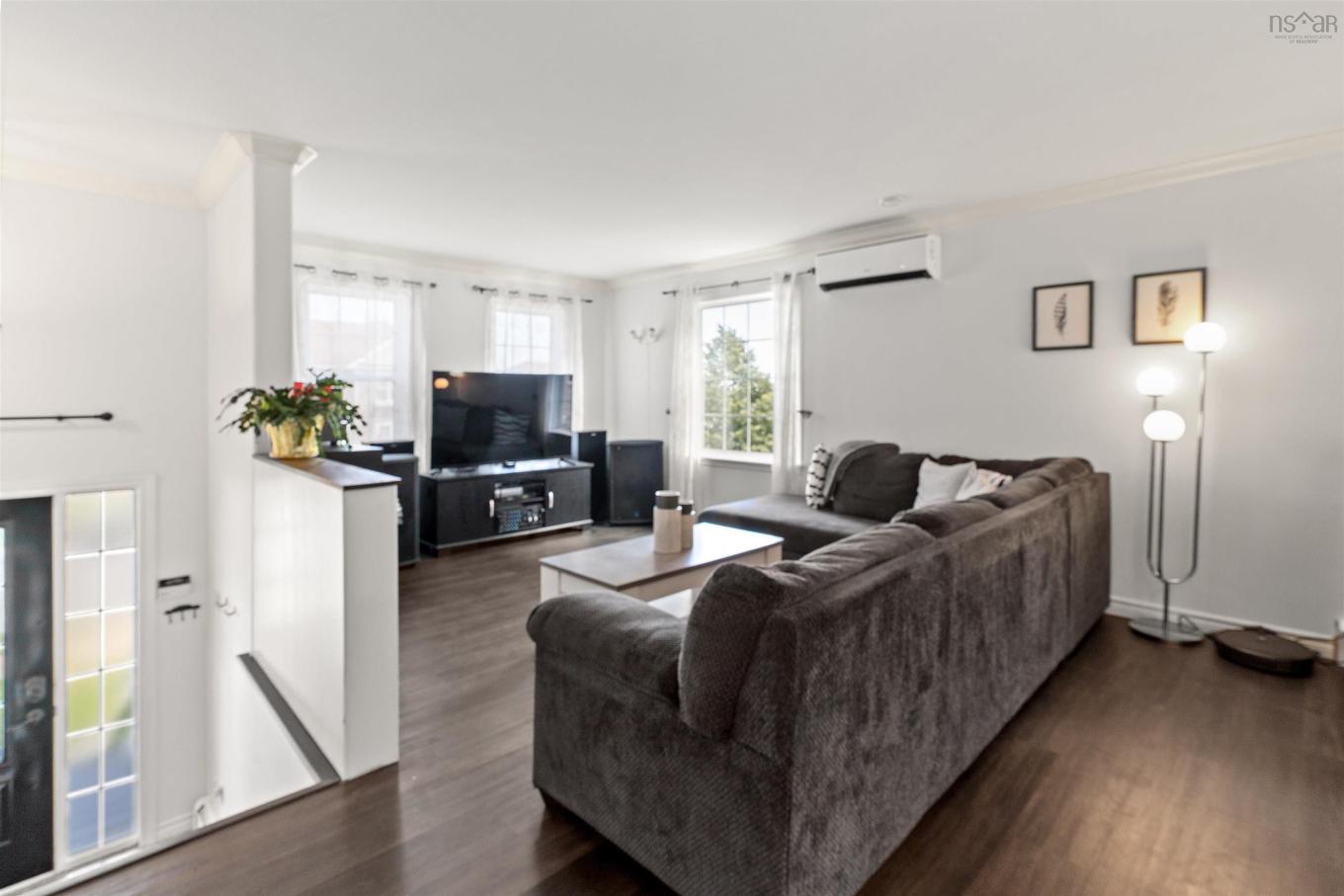 72 Fleetview Drive, Halifax, NS - Indoor Photo Showing Living Room