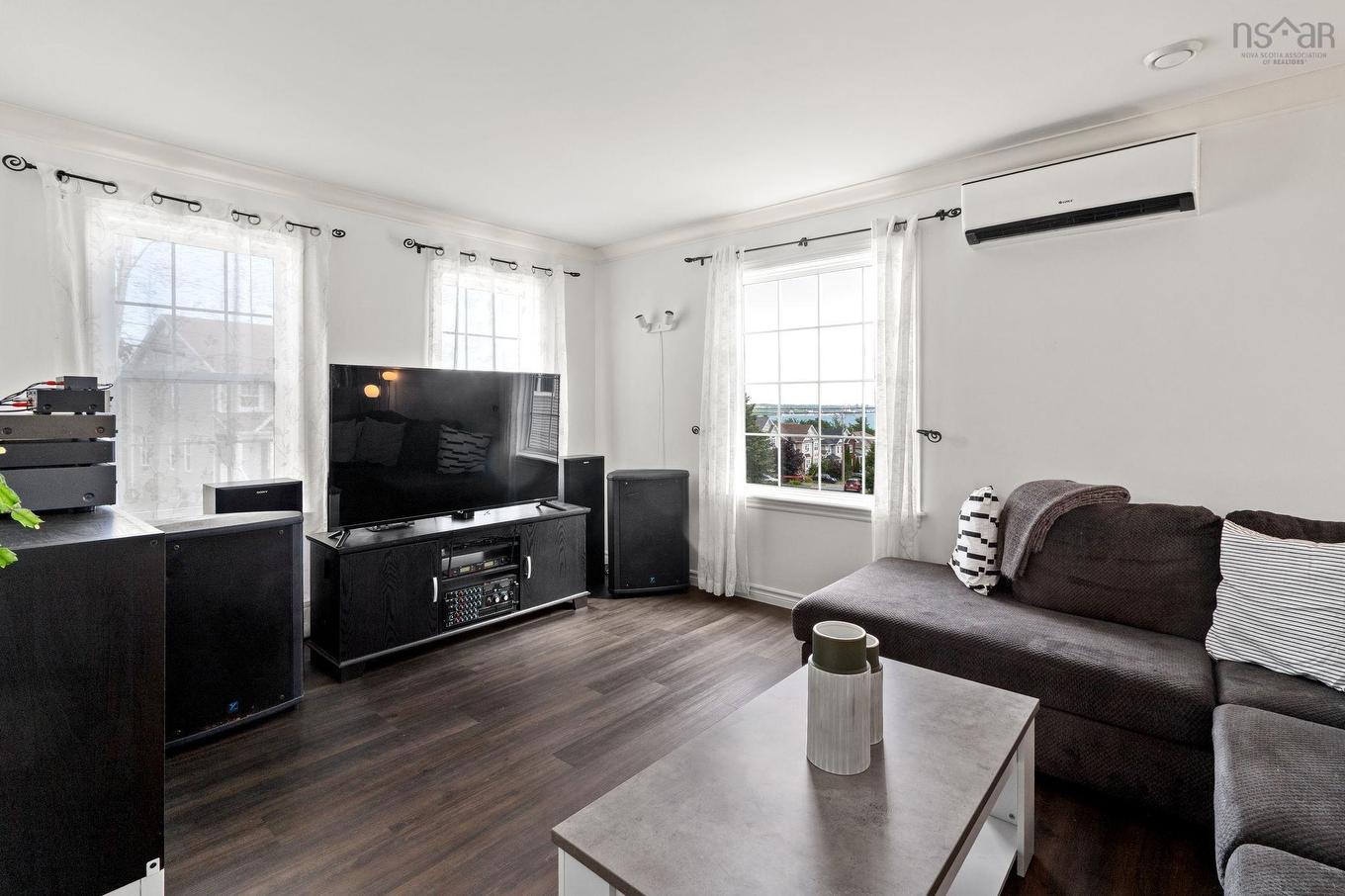 72 Fleetview Drive, Halifax, NS - Indoor Photo Showing Living Room