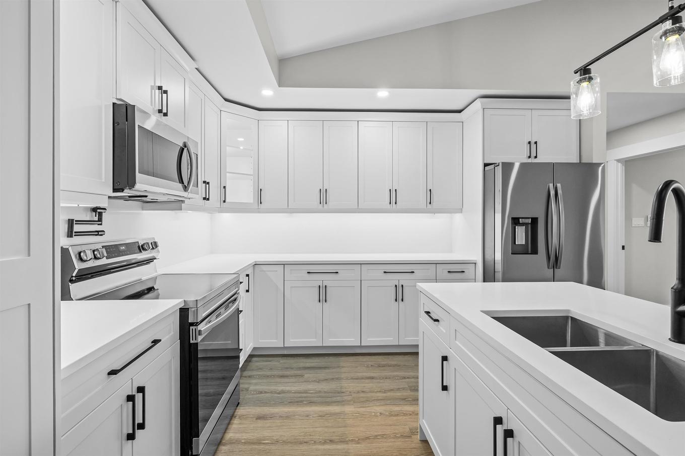 29 Samantha Lane, Cornwall, PE - Indoor Photo Showing Kitchen With Stainless Steel Kitchen With Double Sink With Upgraded Kitchen