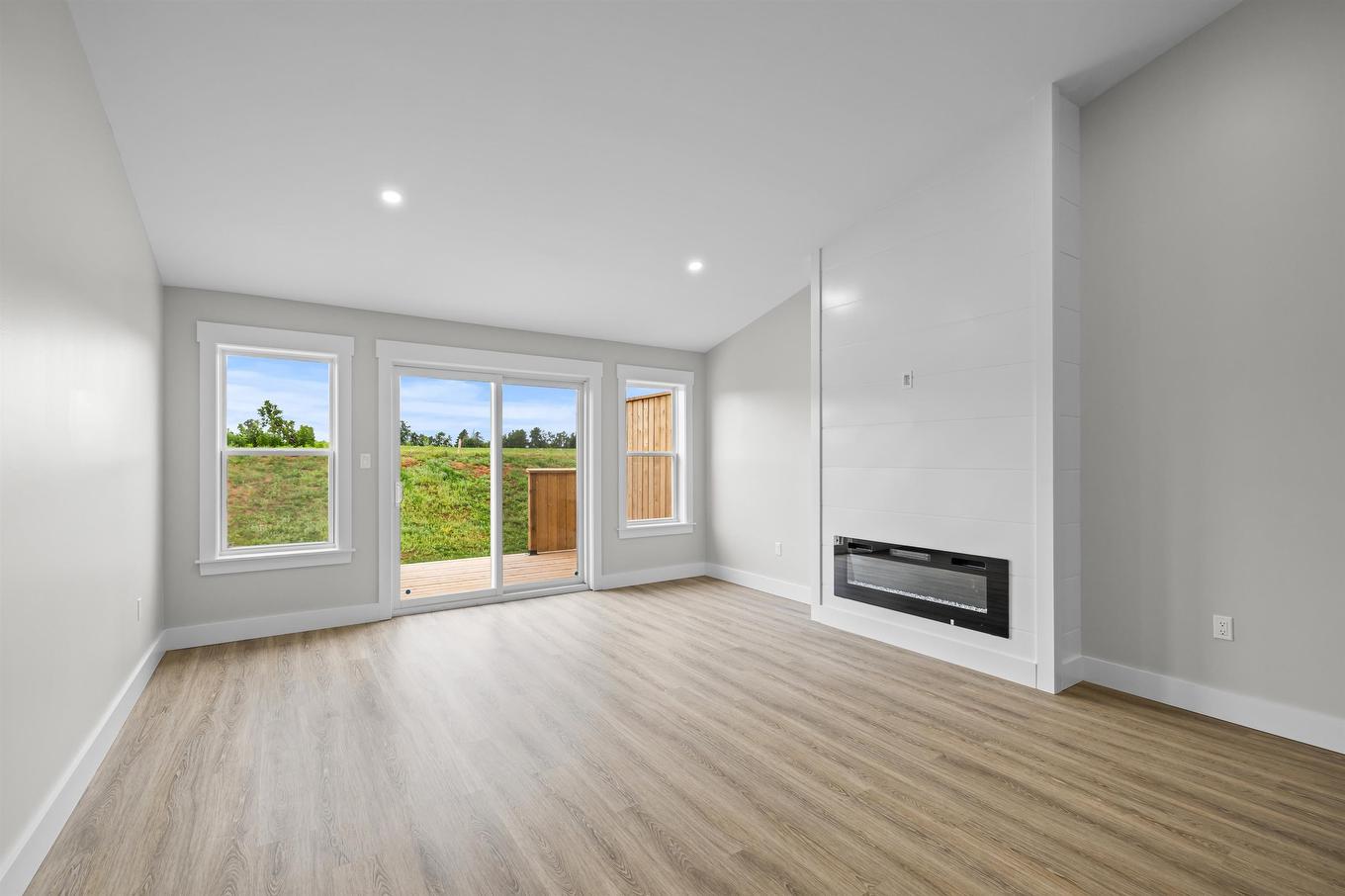 29 Samantha Lane, Cornwall, PE - Indoor Photo Showing Living Room With Fireplace