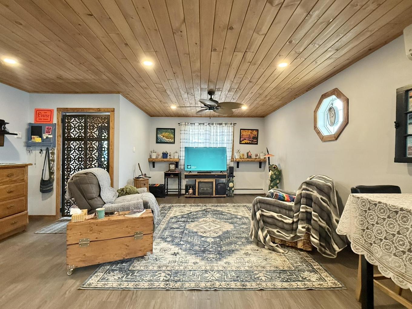 233 Main Street, Borden-Carleton, PE - Indoor Photo Showing Living Room