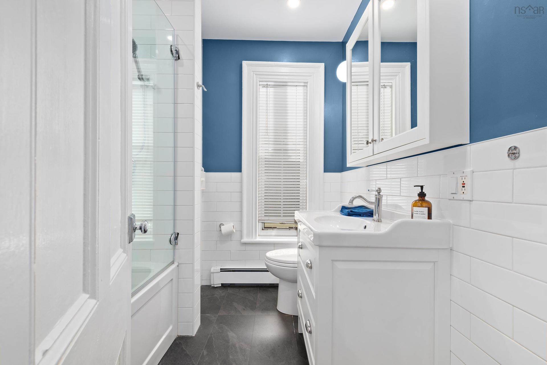 1314 & 1316 Dresden Row, Halifax, NS - Indoor Photo Showing Bathroom