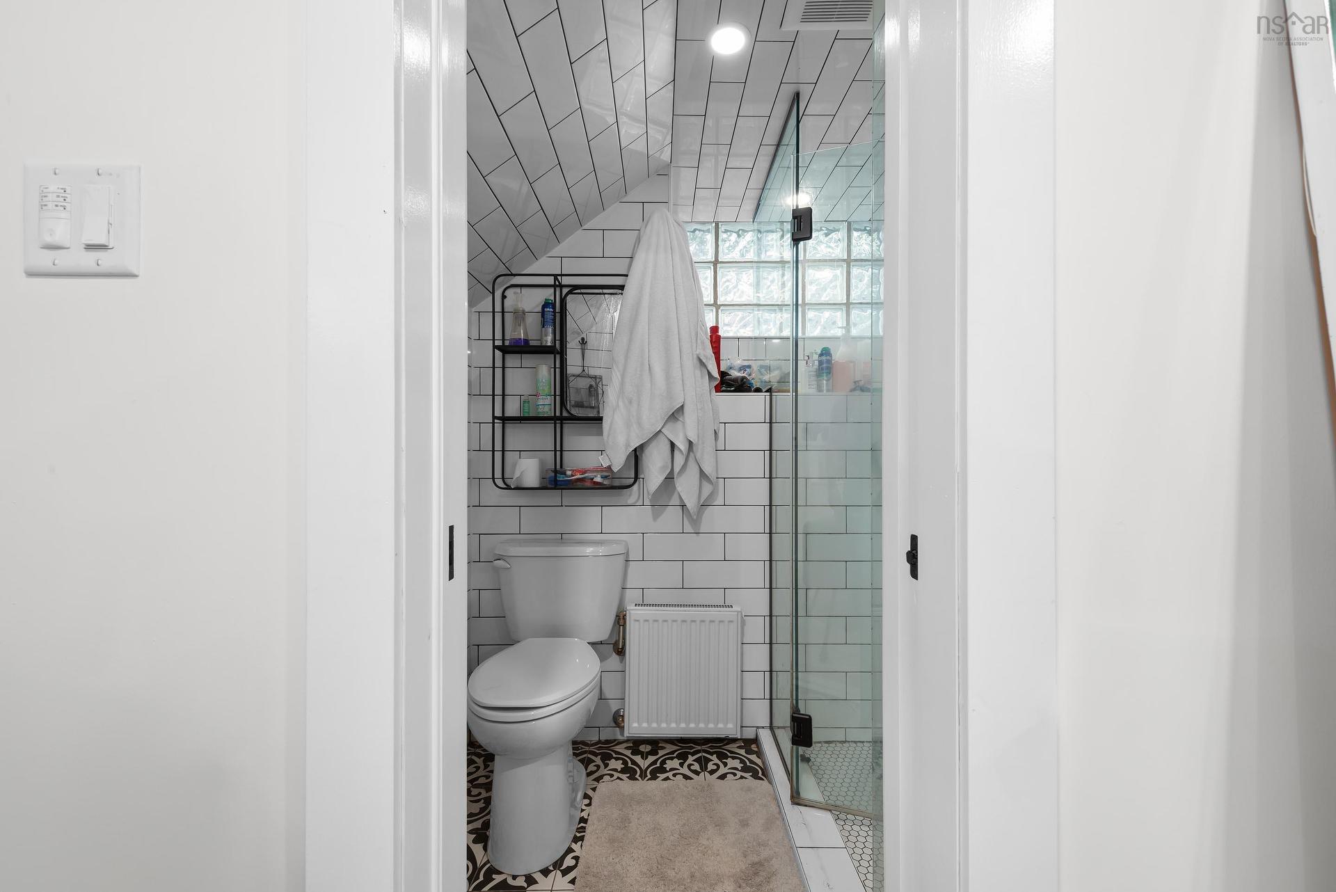 1314 & 1316 Dresden Row, Halifax, NS - Indoor Photo Showing Bathroom