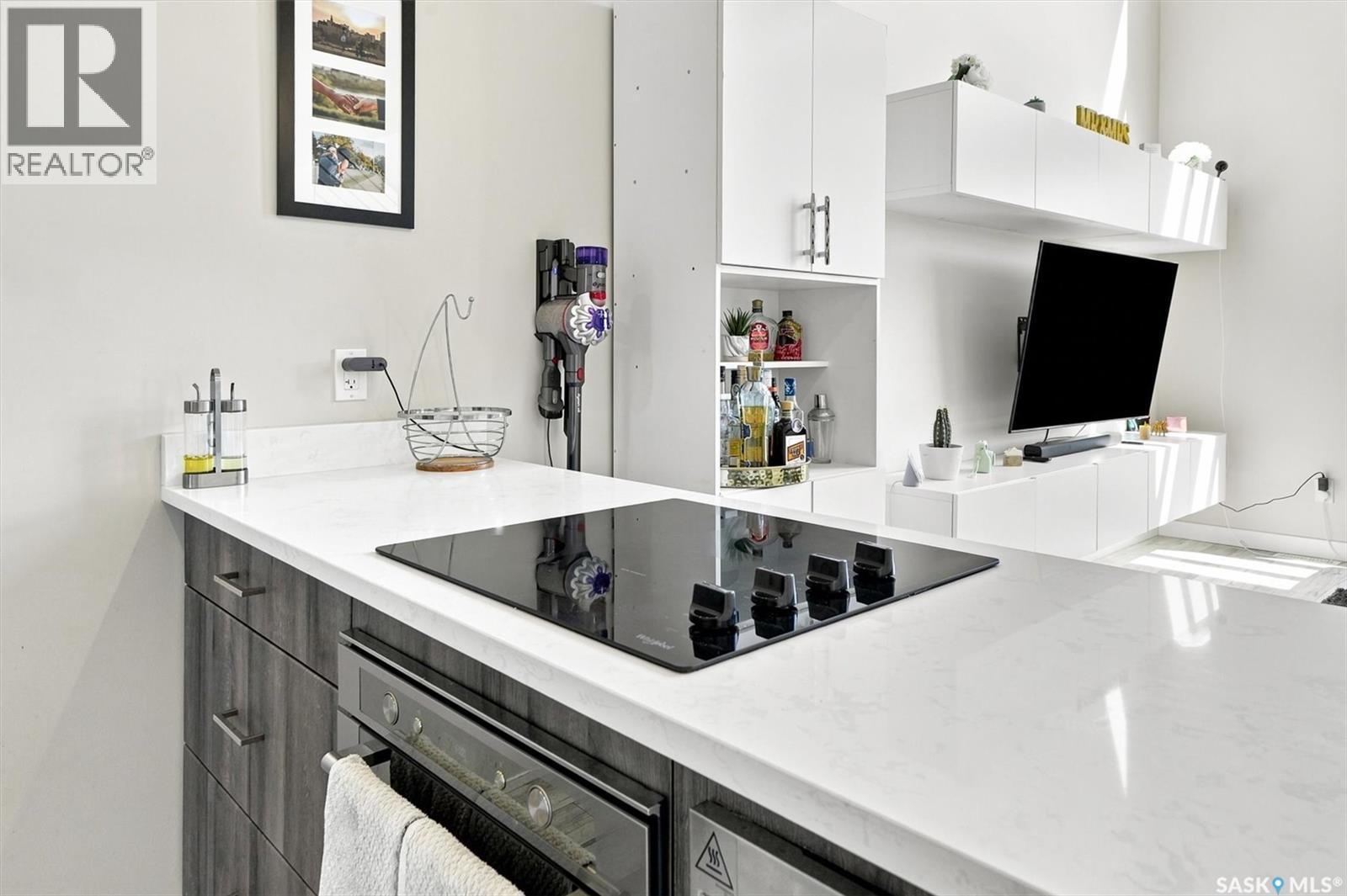 332 Mcfaull Crescent, Saskatoon, SK - Indoor Photo Showing Kitchen