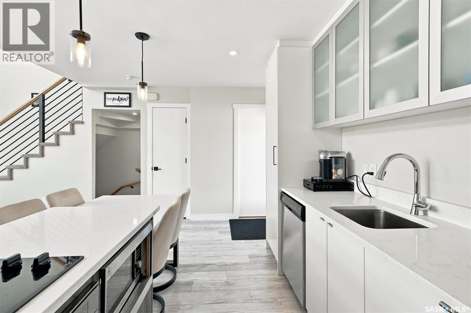 332 Mcfaull Crescent, Saskatoon, SK - Indoor Photo Showing Kitchen With Upgraded Kitchen