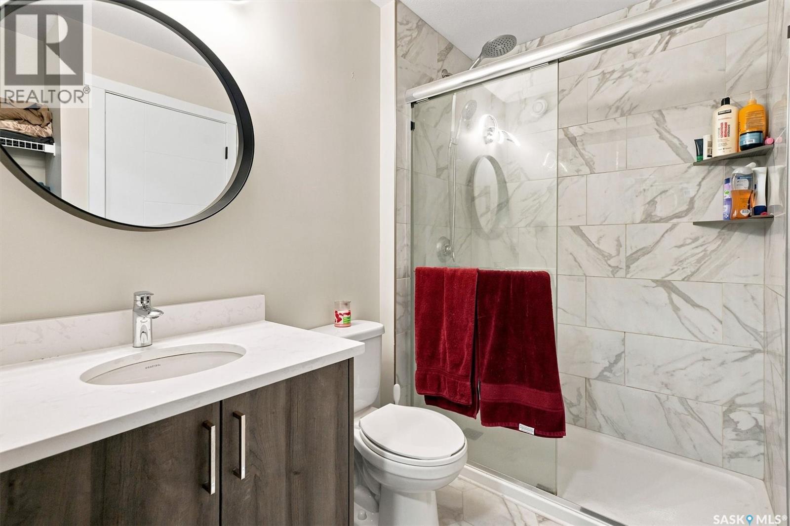 332 Mcfaull Crescent, Saskatoon, SK - Indoor Photo Showing Bathroom