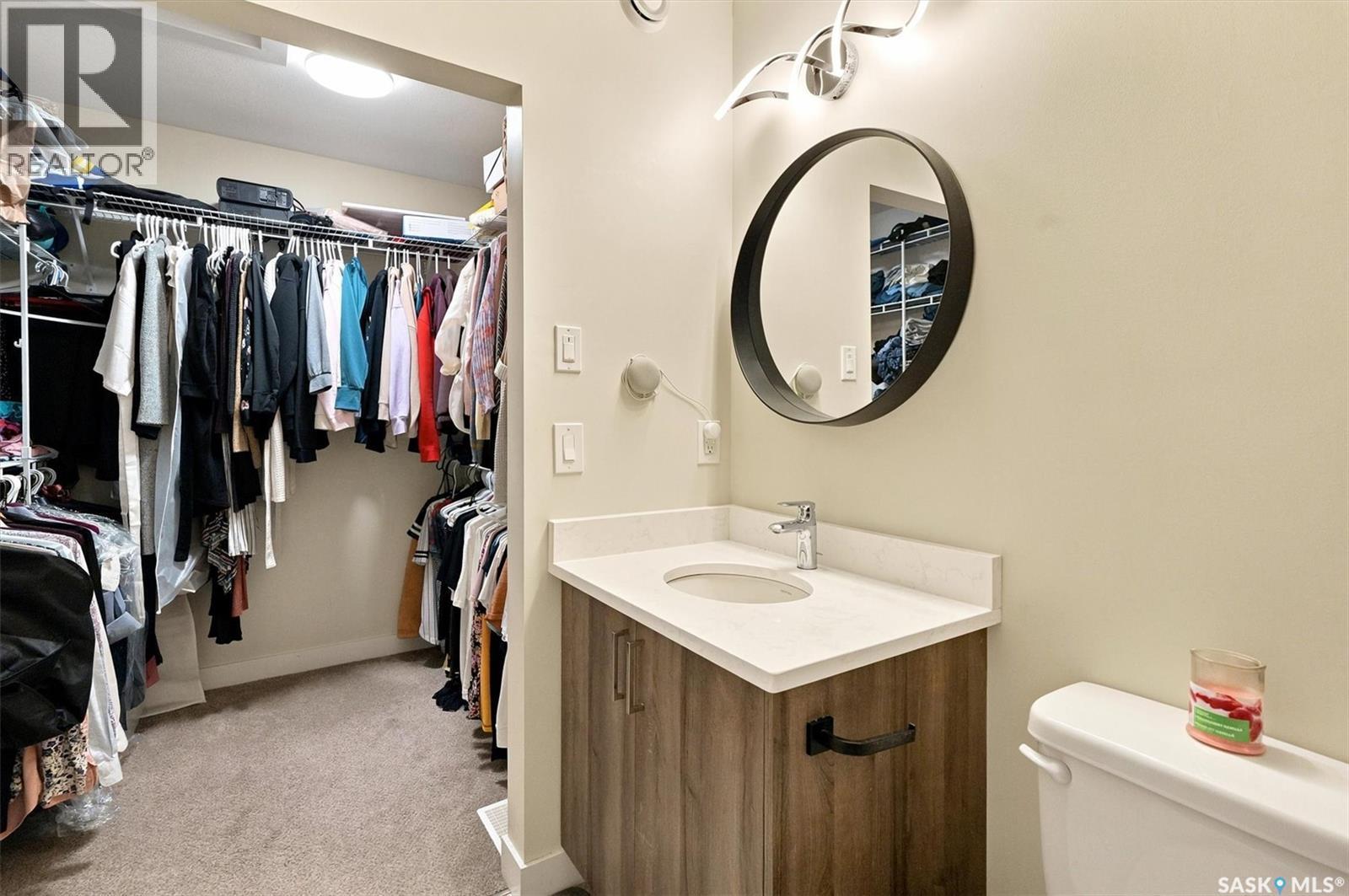 332 Mcfaull Crescent, Saskatoon, SK - Indoor Photo Showing Bathroom