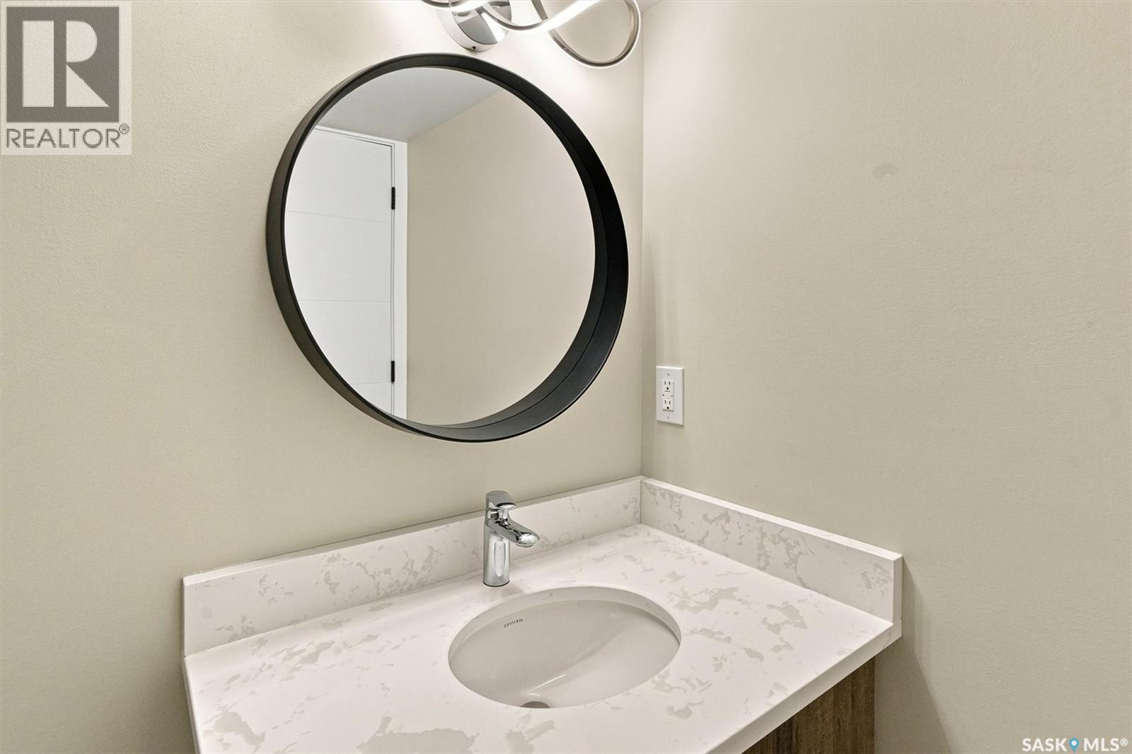 332 Mcfaull Crescent, Saskatoon, SK - Indoor Photo Showing Bathroom