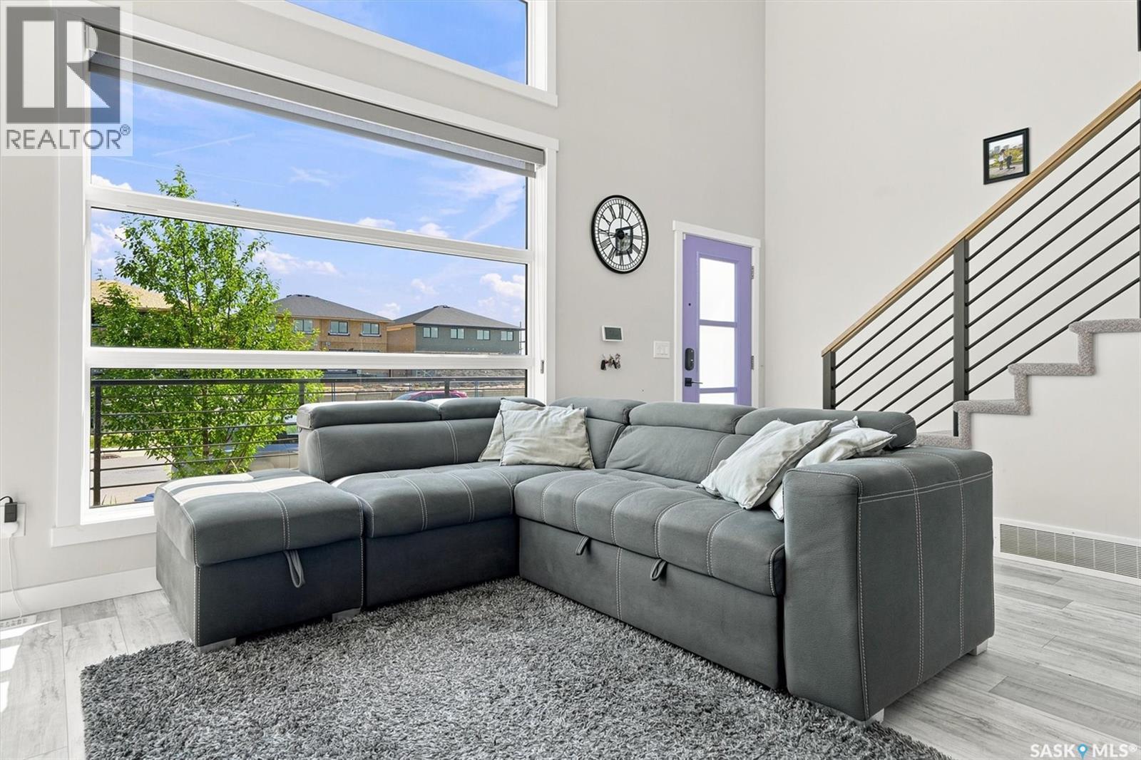 332 Mcfaull Crescent, Saskatoon, SK - Indoor Photo Showing Living Room