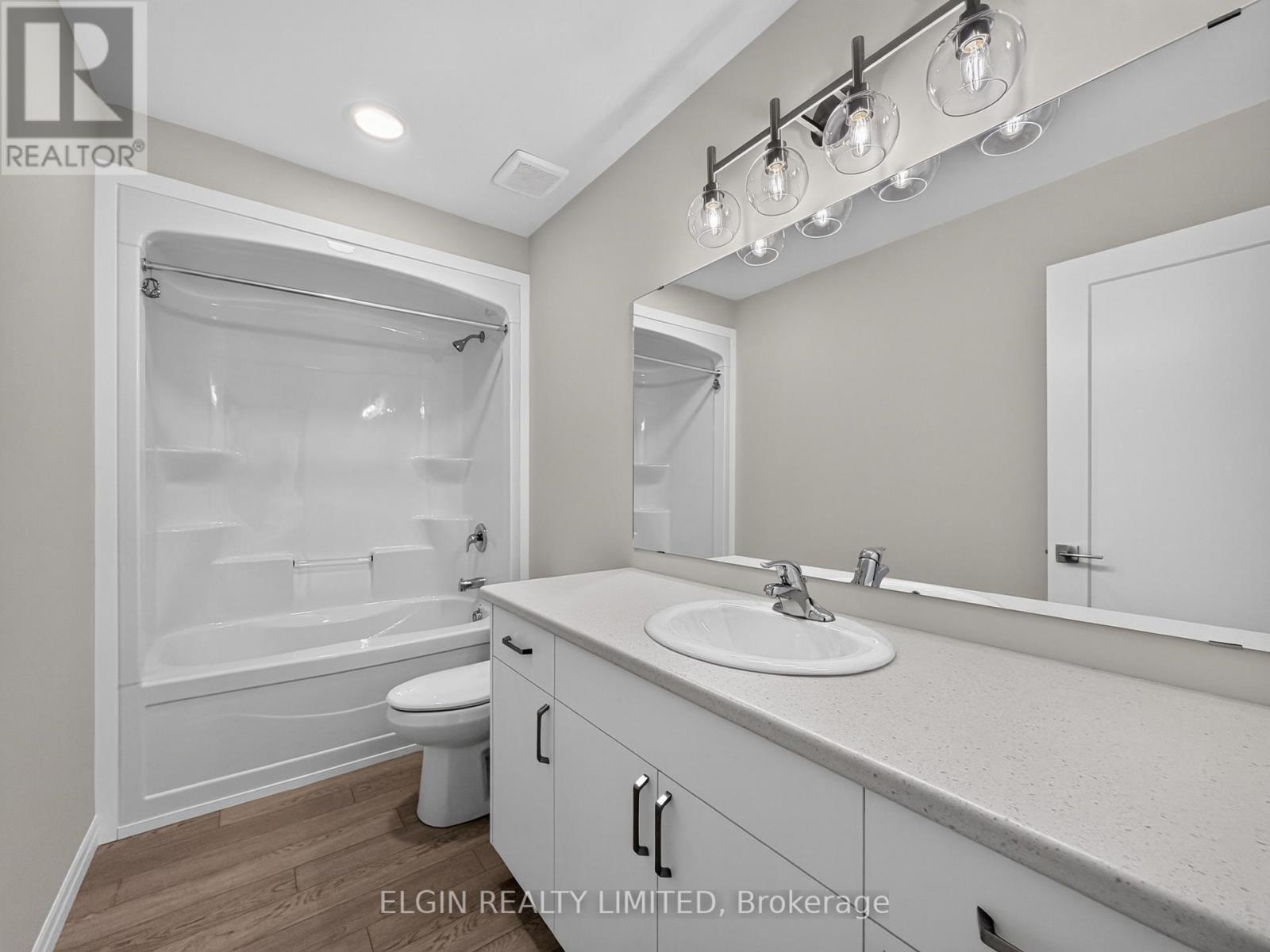 38 Finch Street, Tillsonburg, ON - Indoor Photo Showing Bathroom