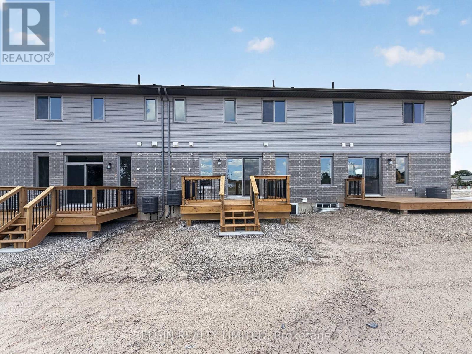 38 Finch Street, Tillsonburg, ON - Outdoor With Deck Patio Veranda With Exterior
