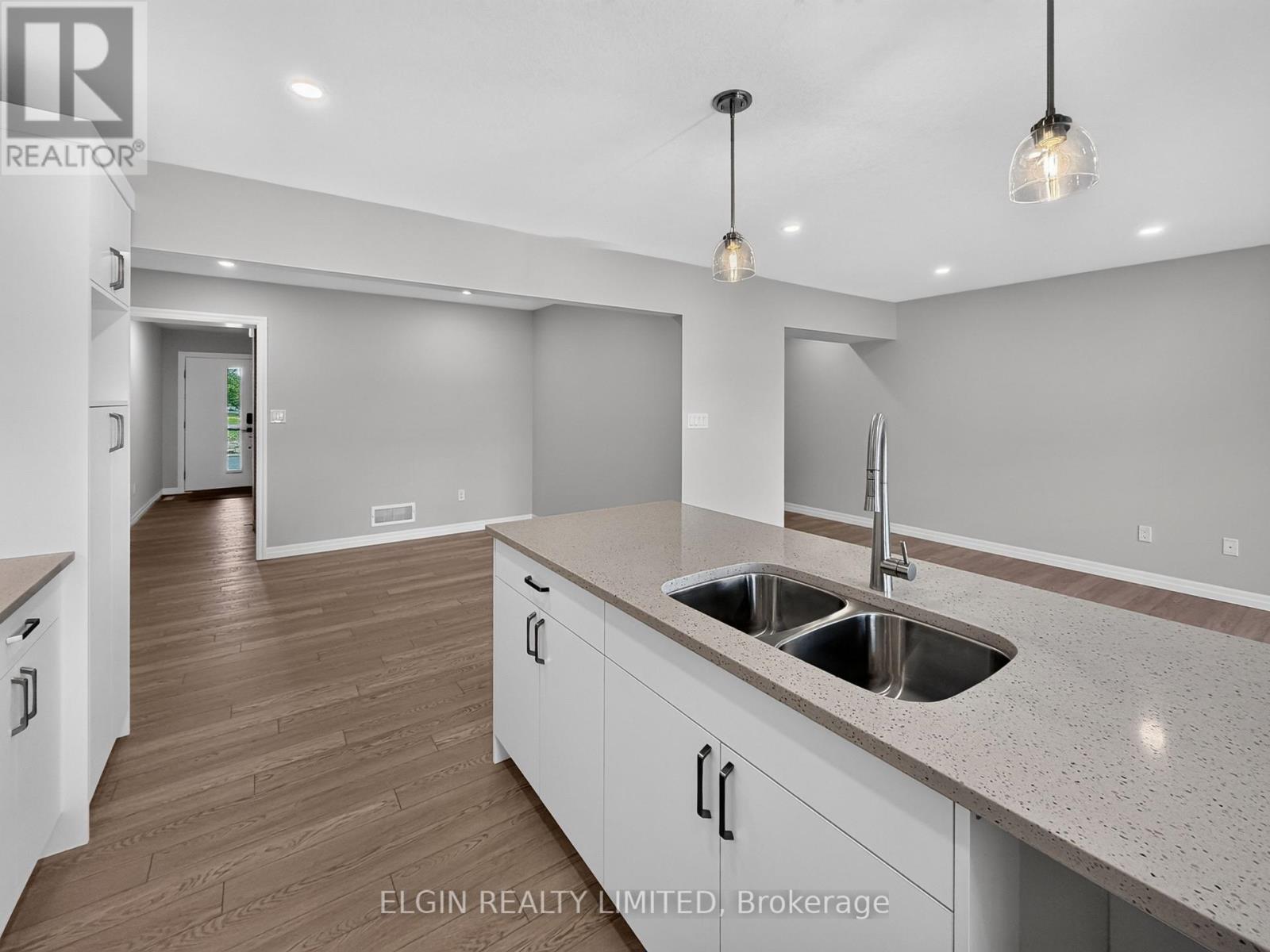 38 Finch Street, Tillsonburg, ON - Indoor Photo Showing Kitchen With Double Sink