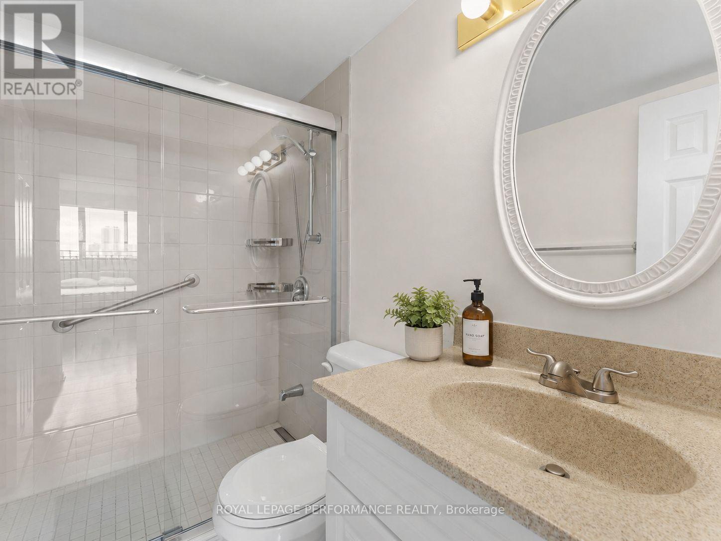 1002 - 757 Victoria Pk Avenue, Toronto (Oakridge), ON - Indoor Photo Showing Bathroom