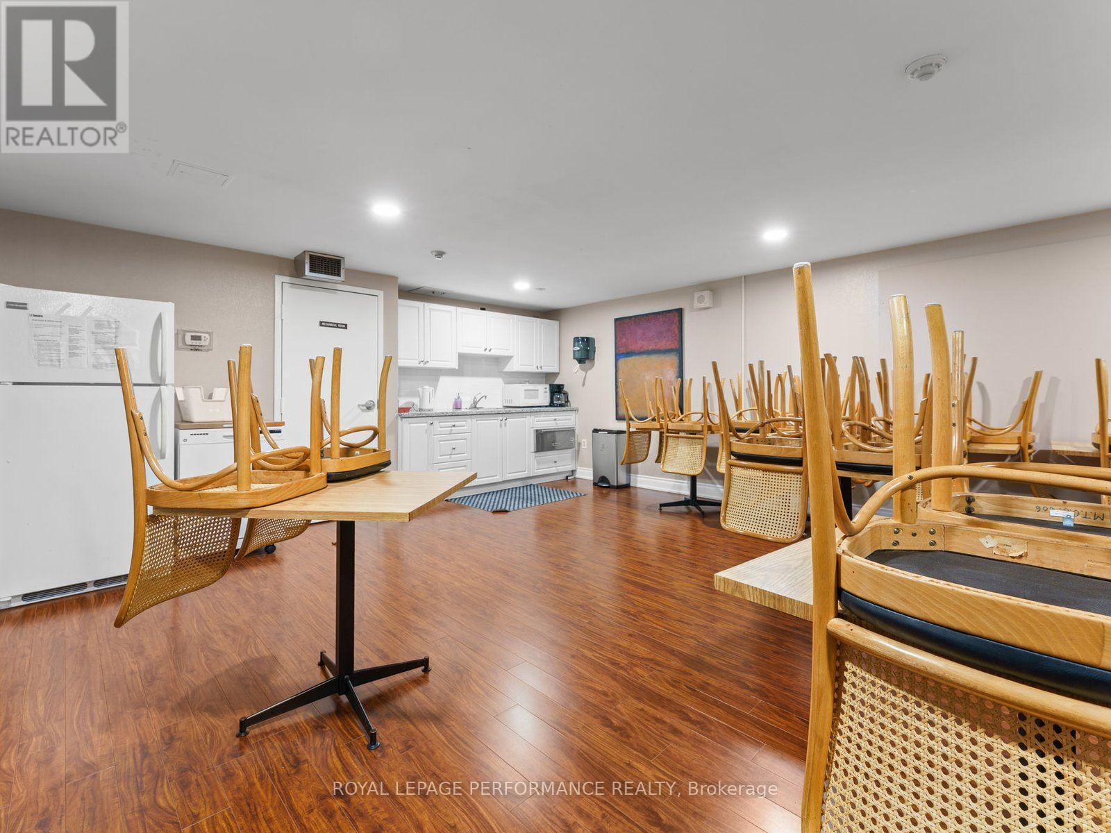 1002 - 757 Victoria Pk Avenue, Toronto (Oakridge), ON - Indoor