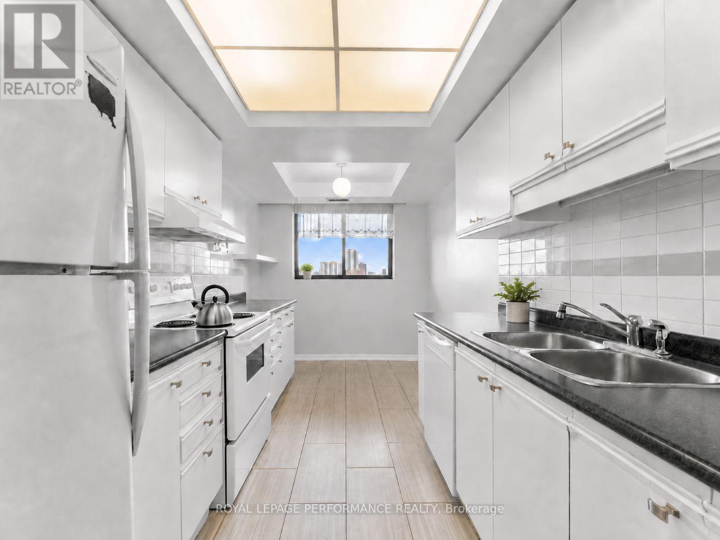 1002 - 757 Victoria Pk Avenue, Toronto (Oakridge), ON - Indoor Photo Showing Kitchen With Double Sink
