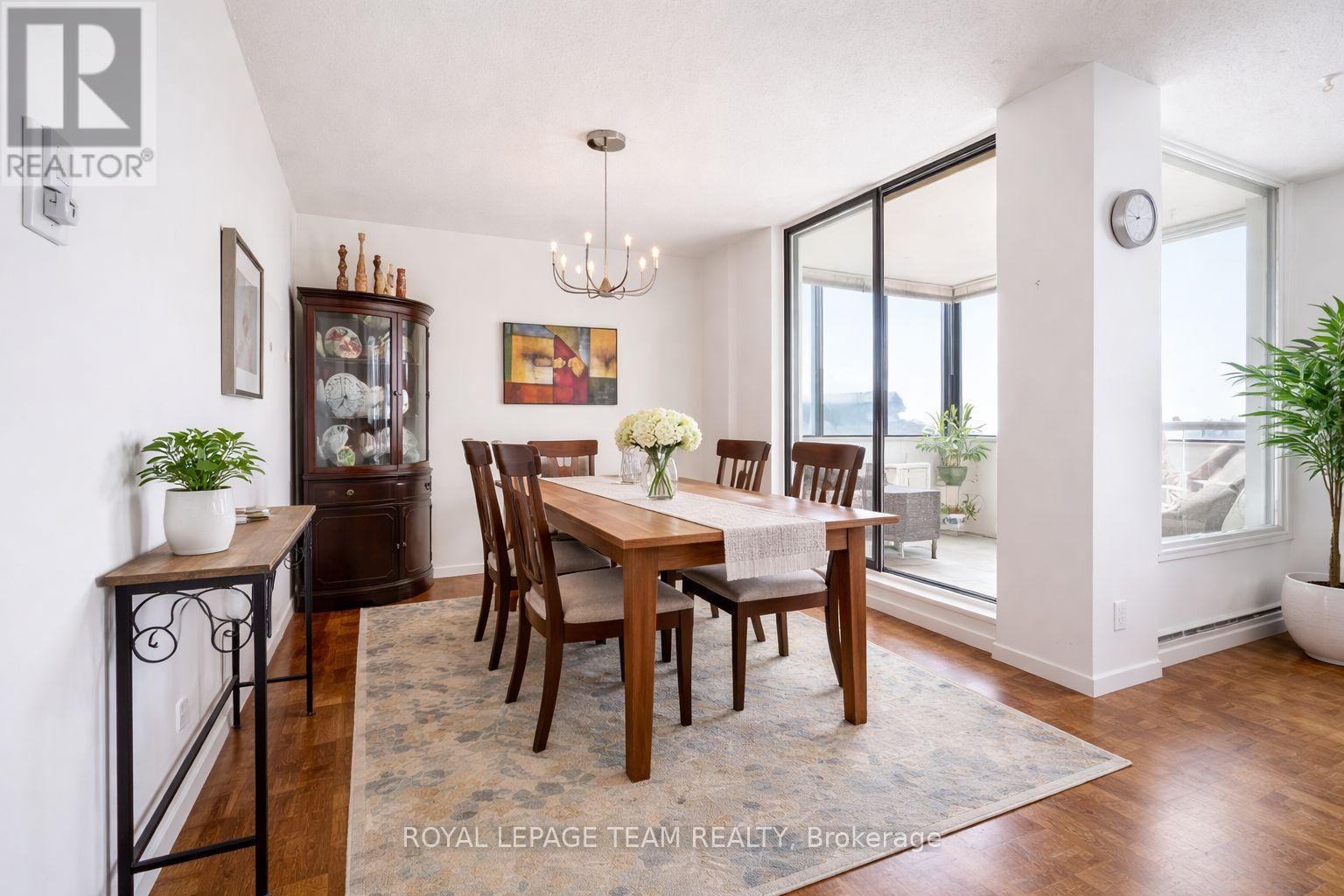 1004 - 40 Arthur Street E, Ottawa, ON - Indoor Photo Showing Dining Room