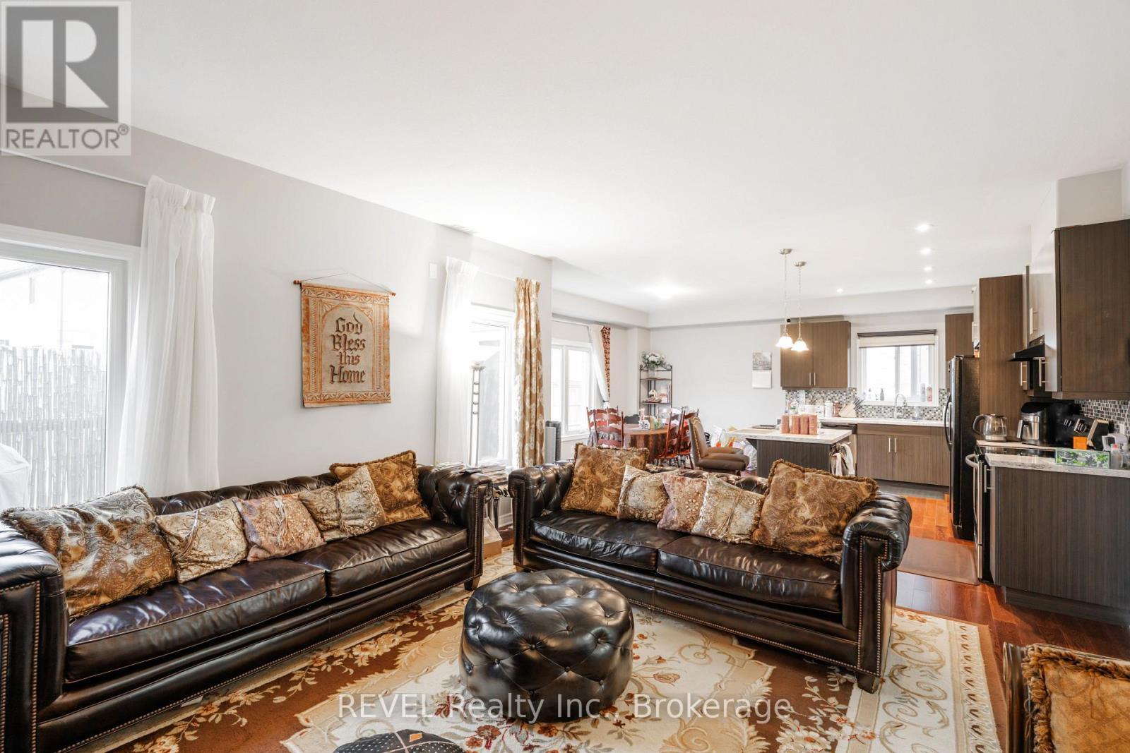 29 Bergenstein Crescent, Pelham (Fonthill), ON - Indoor Photo Showing Living Room