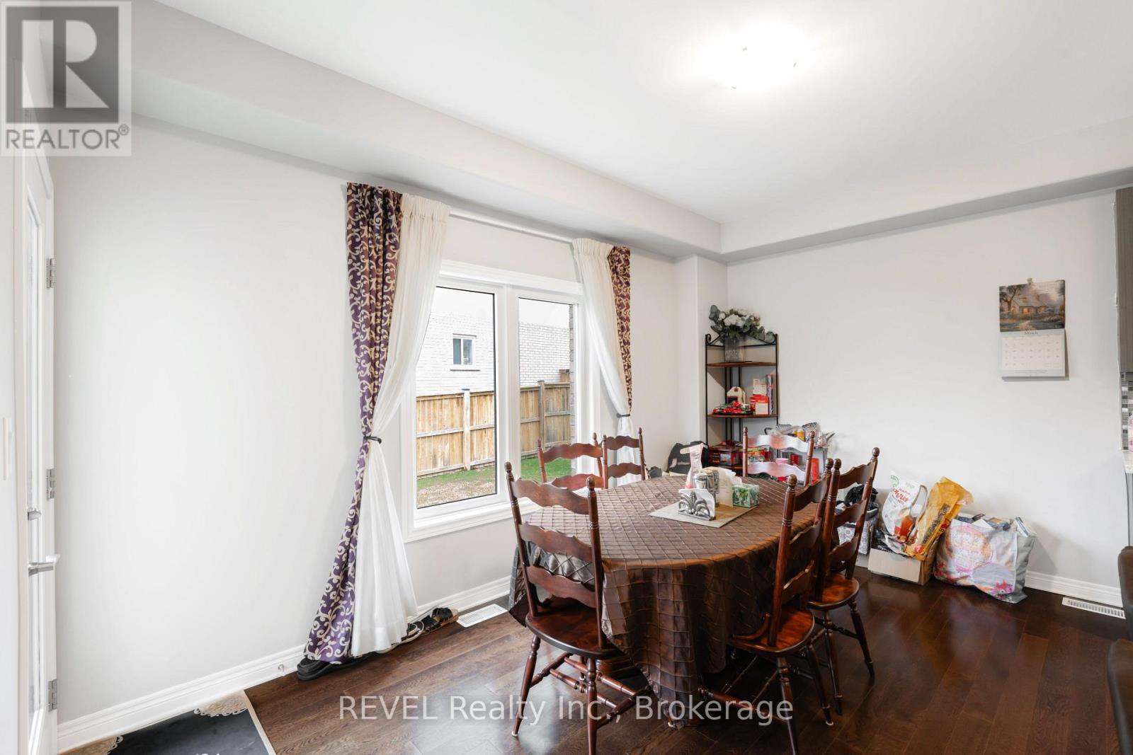 29 Bergenstein Crescent, Pelham (Fonthill), ON - Indoor Photo Showing Dining Room