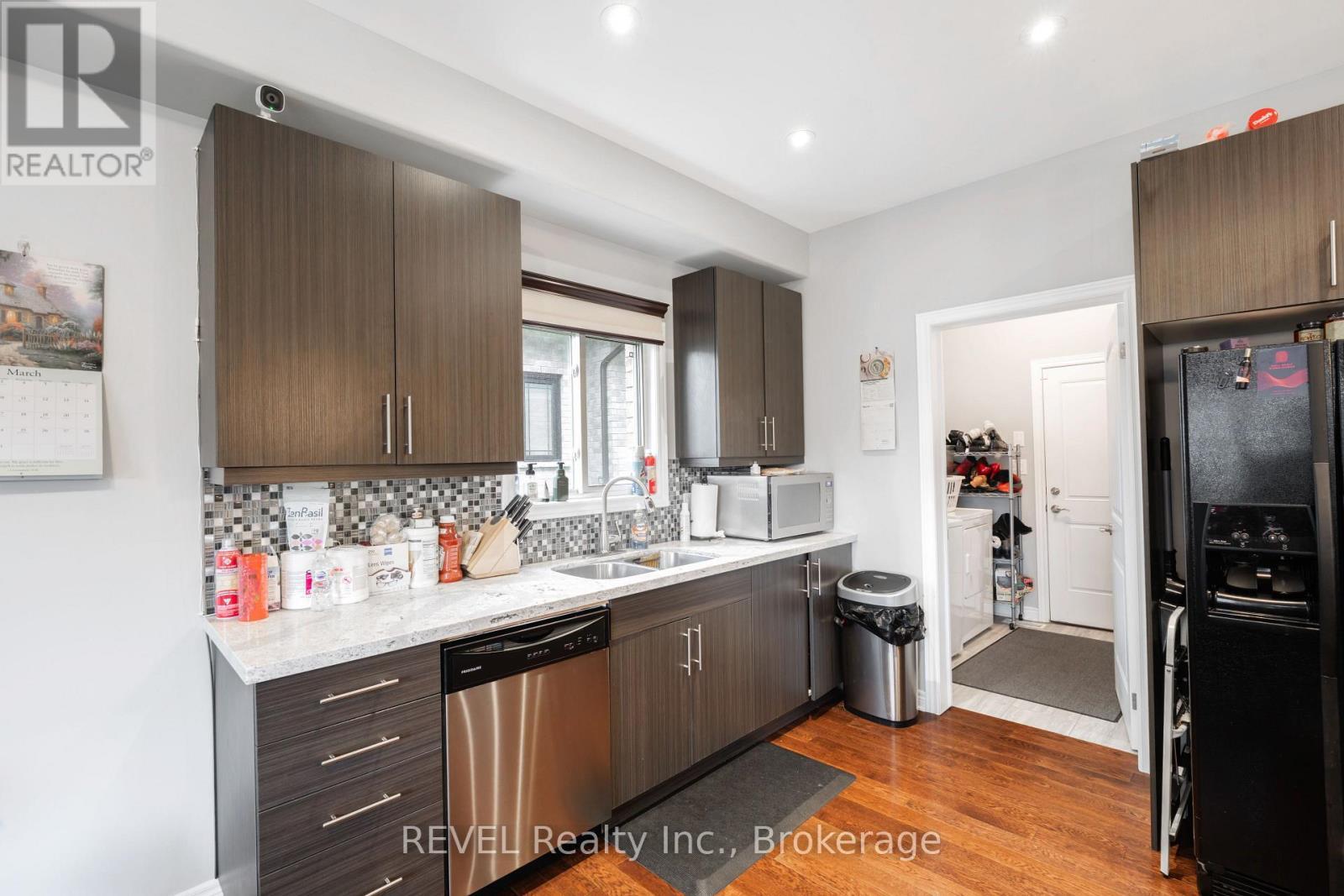 29 Bergenstein Crescent, Pelham (Fonthill), ON - Indoor Photo Showing Kitchen With Double Sink