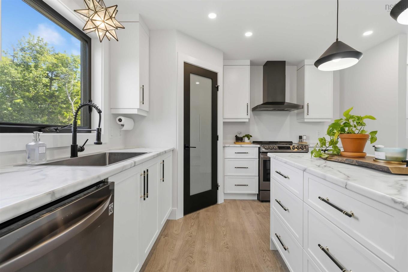 511 Midnight Run, Middle Sackville, NS - Indoor Photo Showing Kitchen With Upgraded Kitchen