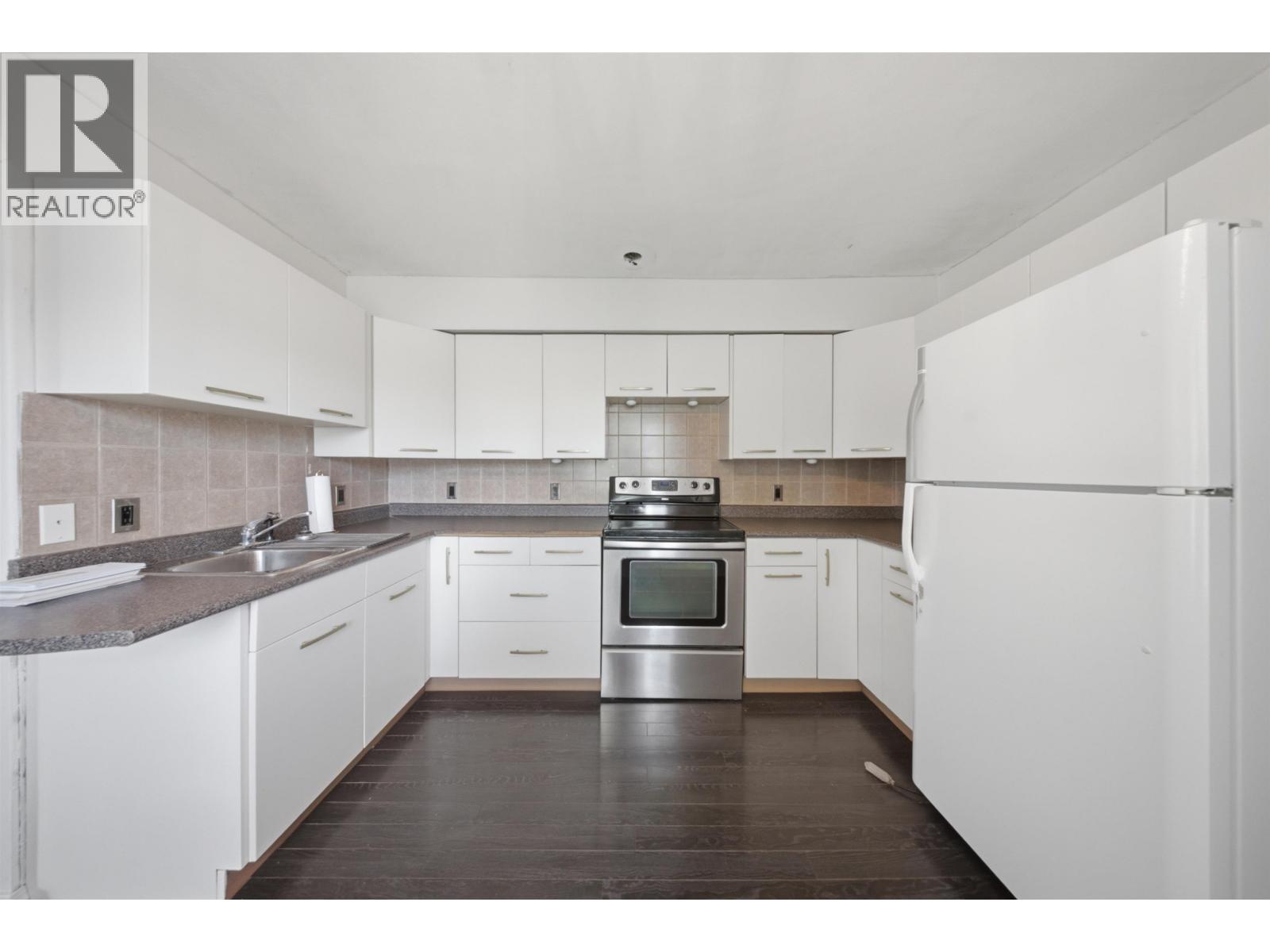 9311 103 Avenue, Fort St. John, BC - Indoor Photo Showing Kitchen With Double Sink