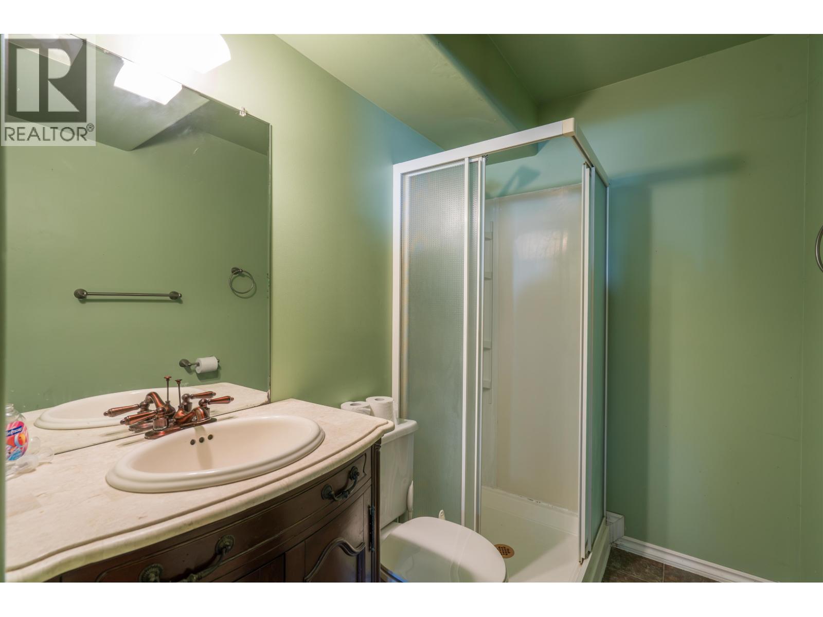 2099 Macdonald Avenue, Prince George, BC - Indoor Photo Showing Bathroom