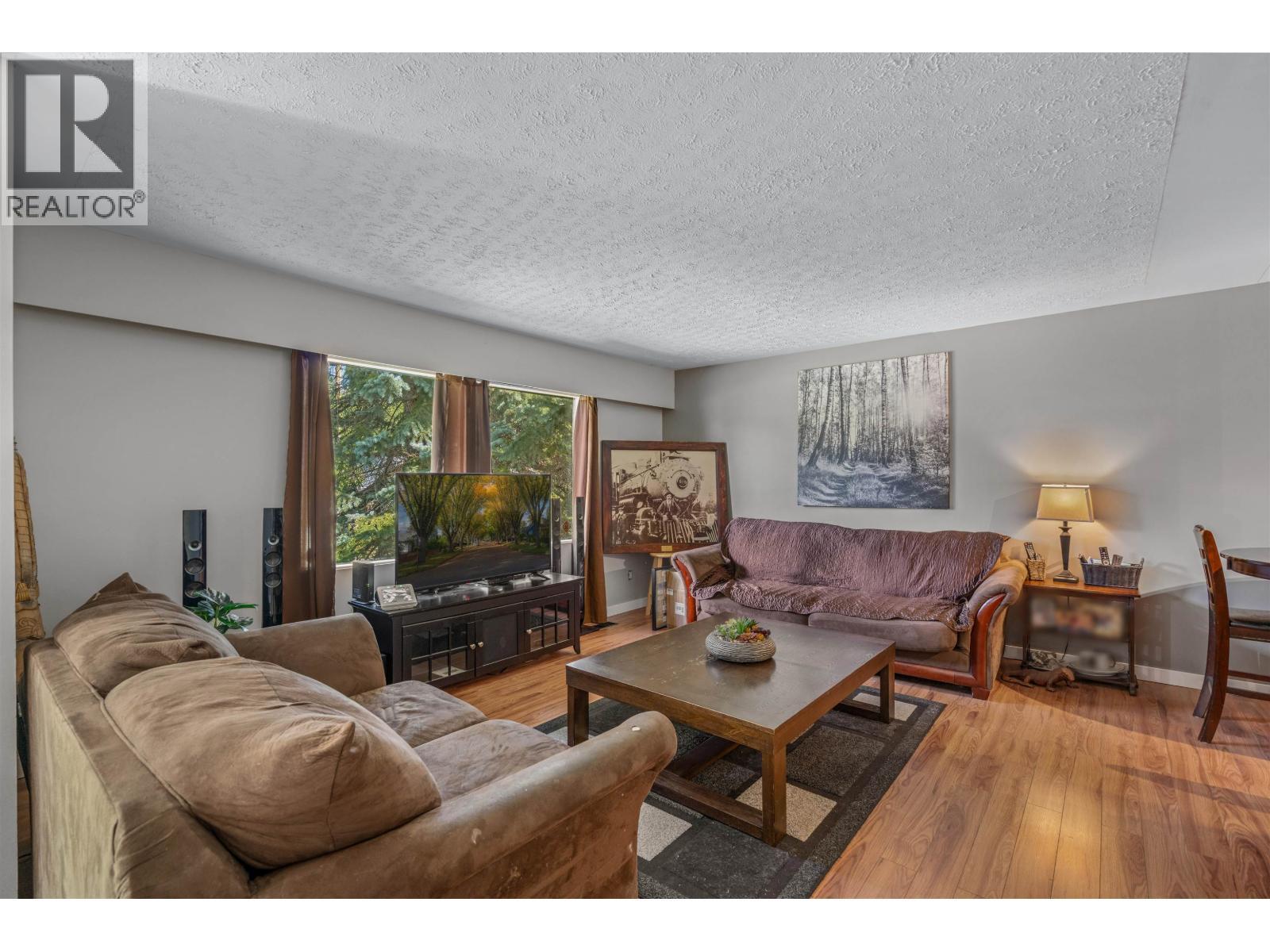 2099 Macdonald Avenue, Prince George, BC - Indoor Photo Showing Living Room