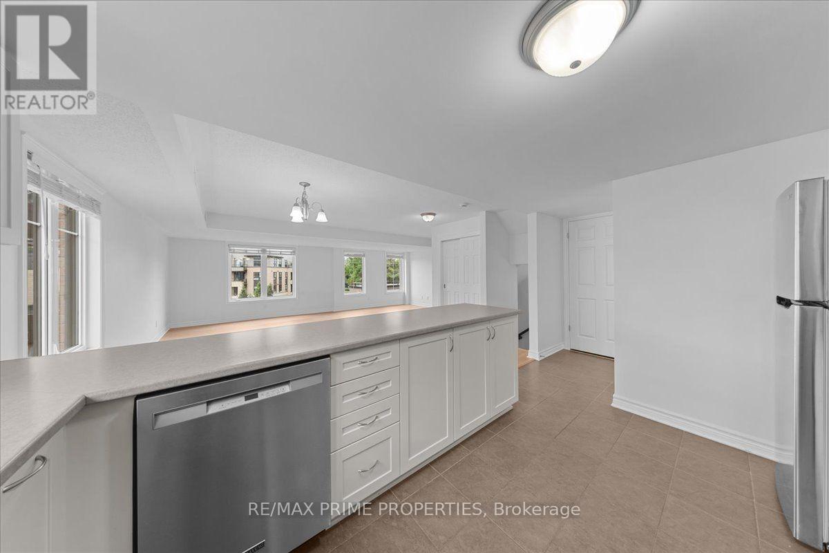 B - 279 Titanium Private, Ottawa, ON - Indoor Photo Showing Kitchen