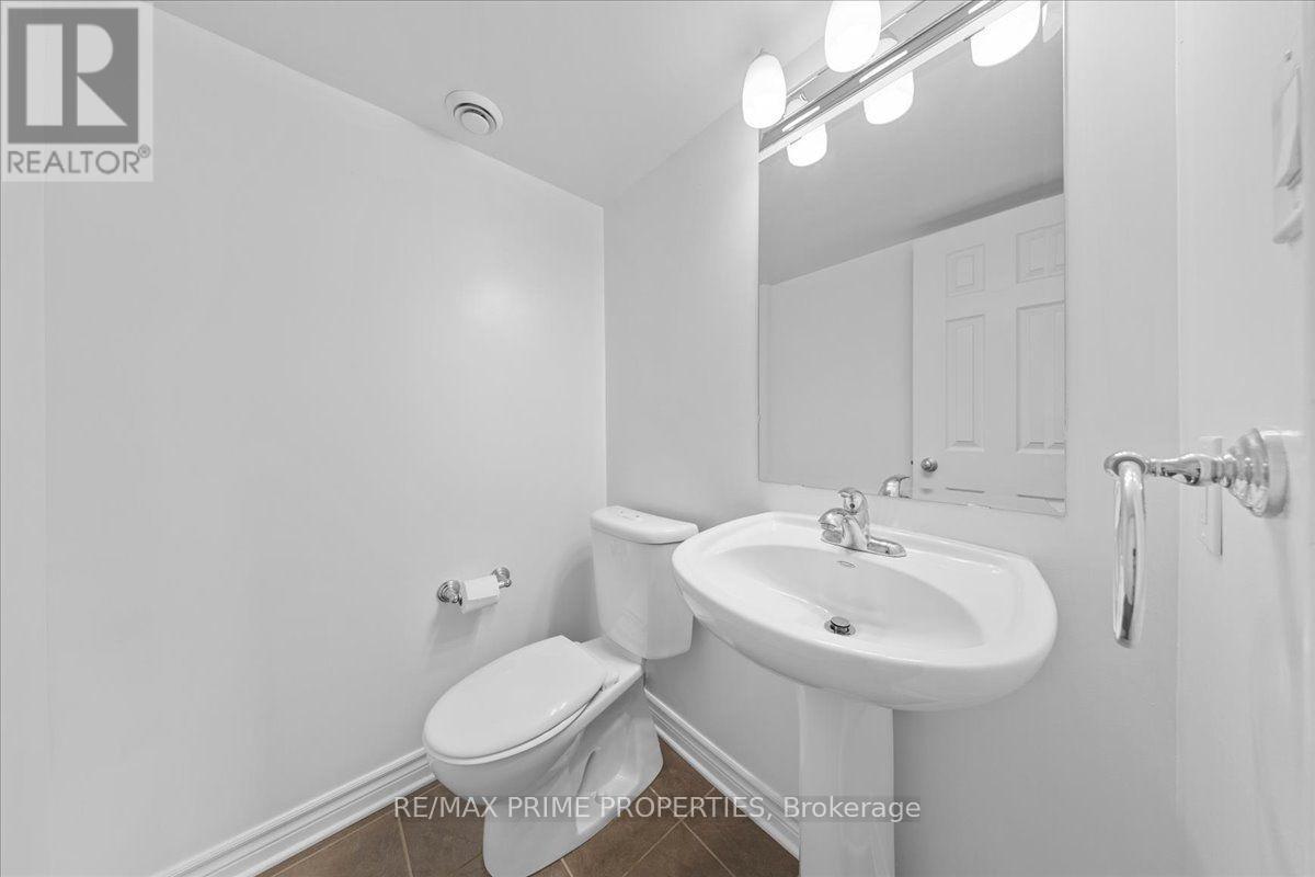 B - 279 Titanium Private, Ottawa, ON - Indoor Photo Showing Bathroom